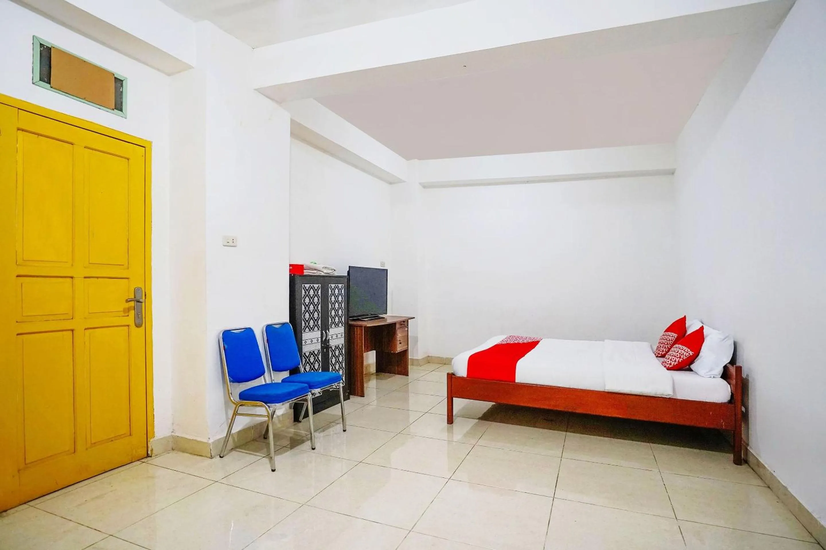 Bedroom, Bed in OYO Life 2820 Hotel Perdana Syariah