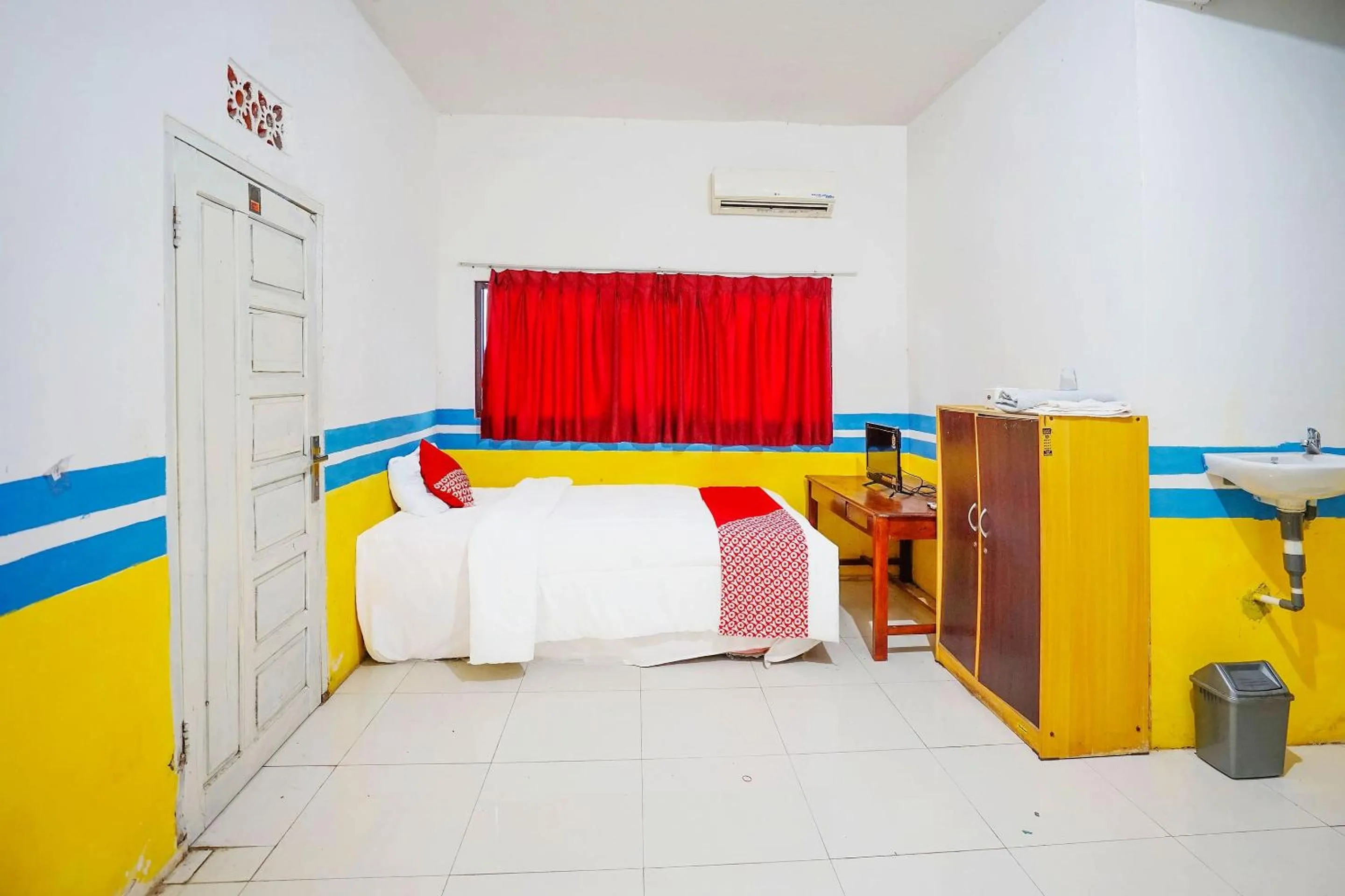 Bedroom, Bed in OYO Life 2820 Hotel Perdana Syariah