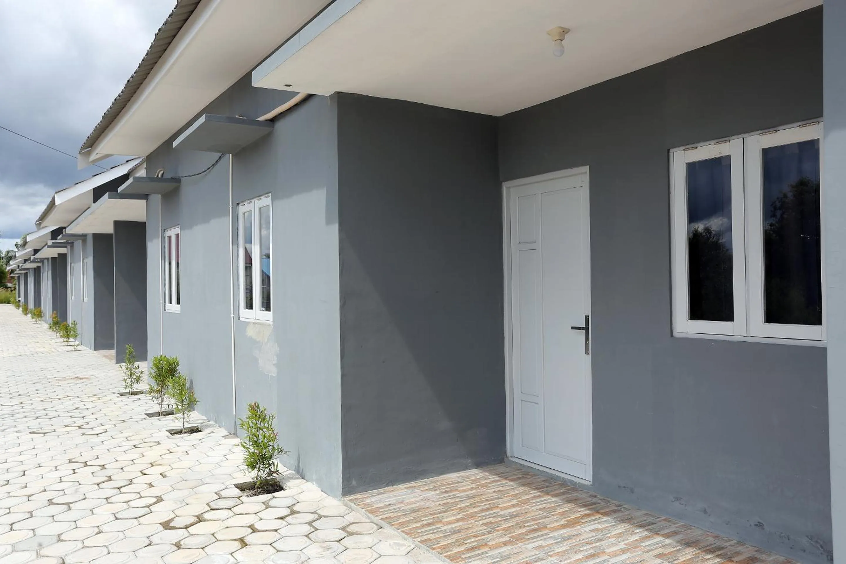 Facade/entrance in RedDoorz near Universitas Palangkaraya 2