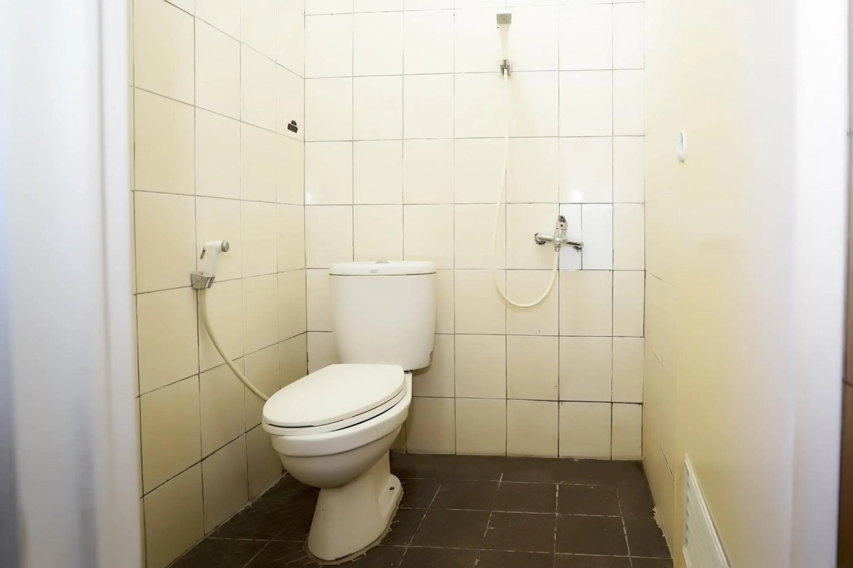 Bedroom in OYO Life 2874 Berlian Residence