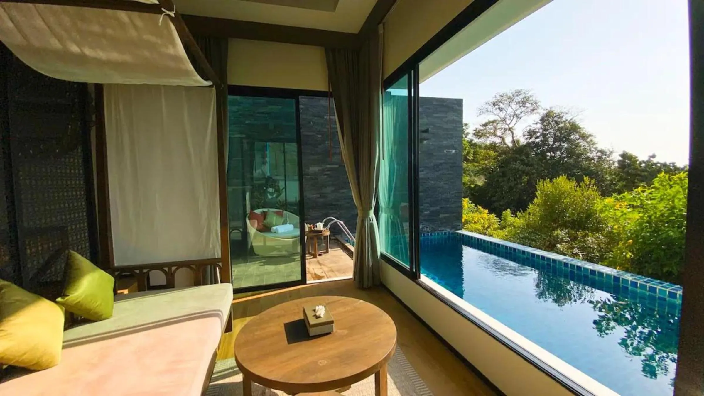 Swimming pool in Silla Villa Kata Beach