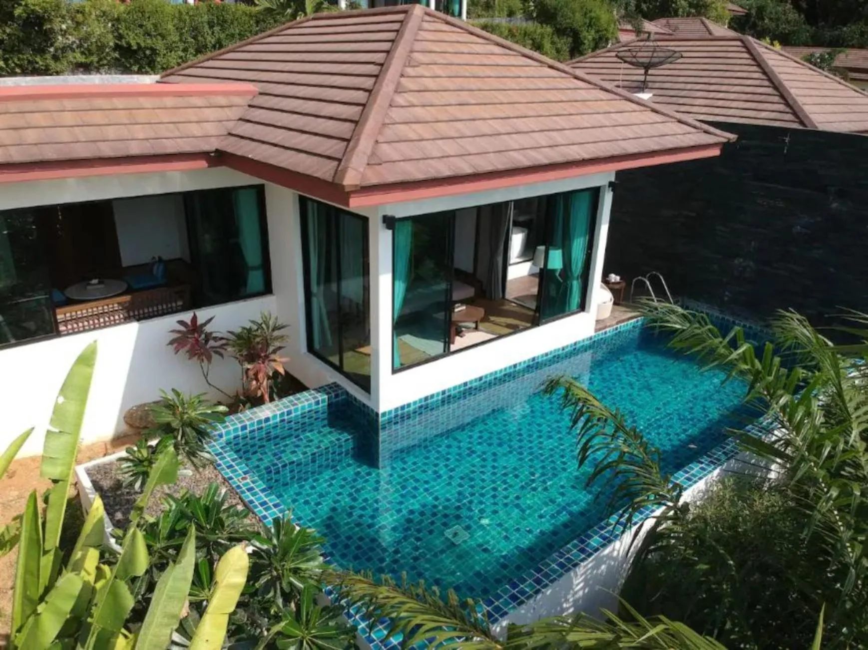 Swimming pool in Silla Villa Kata Beach