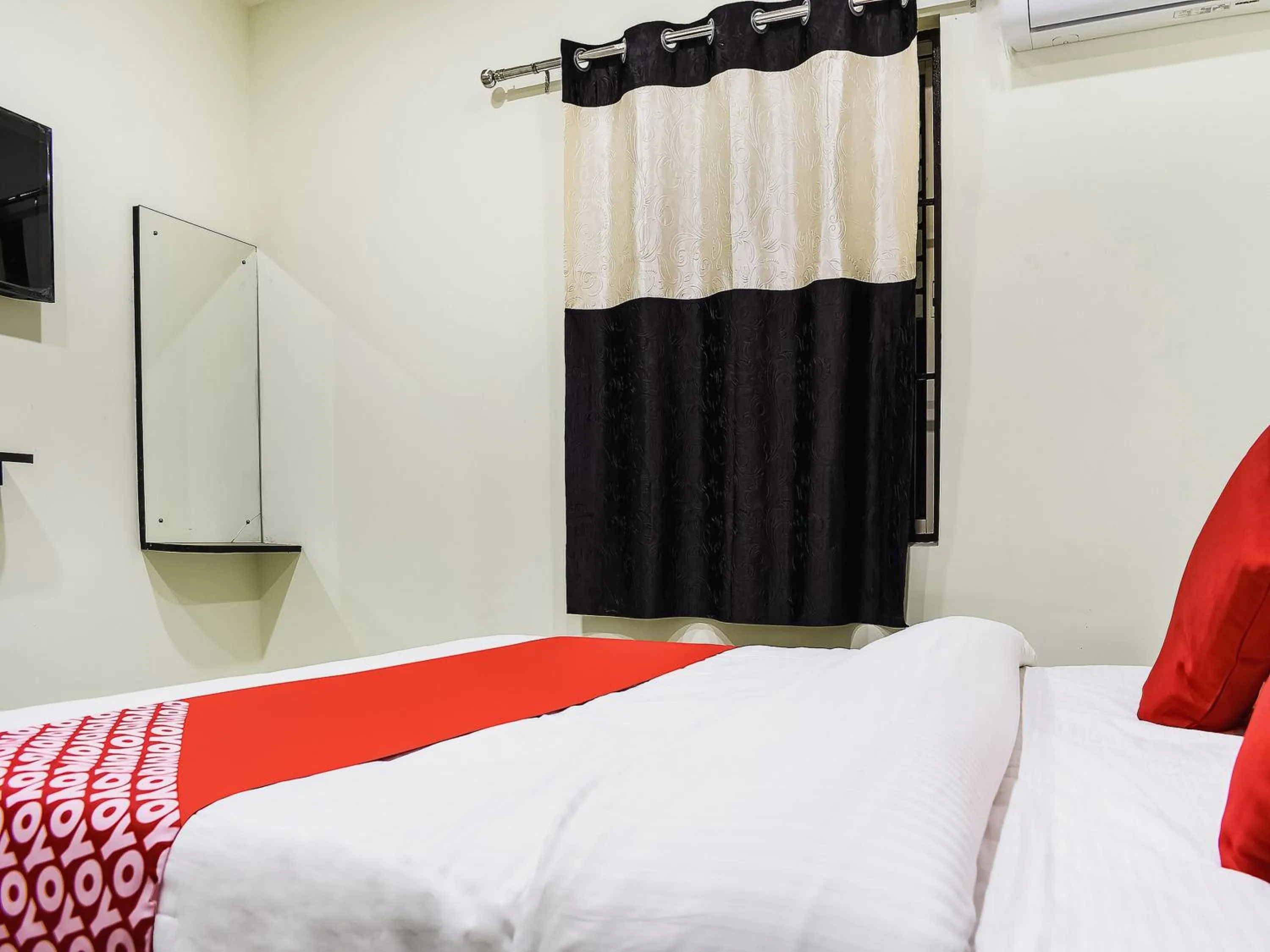 Bedroom, Bed in Hotel O S&h Residency Bahadalpur Railway Station