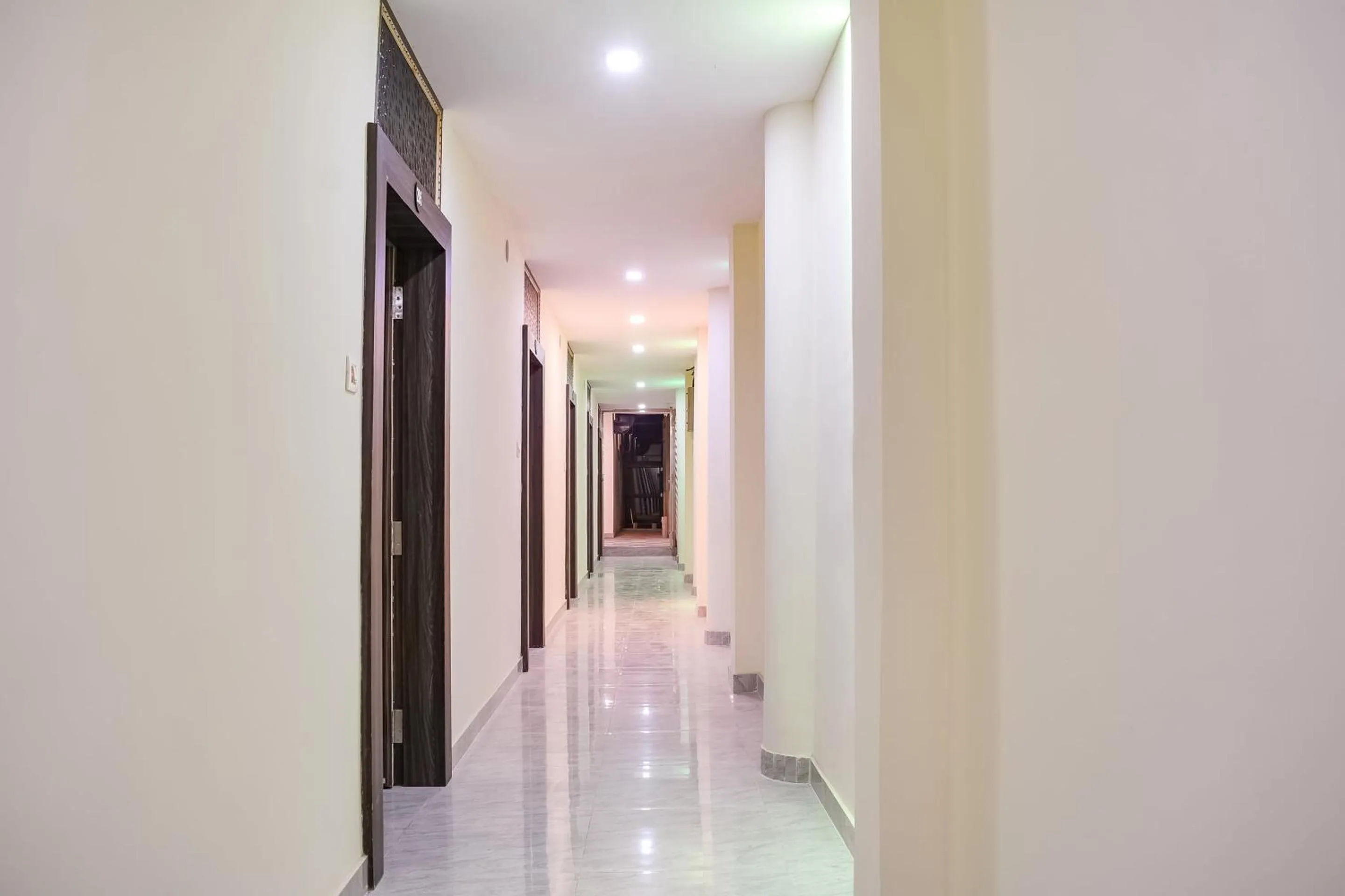 Lobby or reception in Hotel O S&h Residency Bahadalpur Railway Station