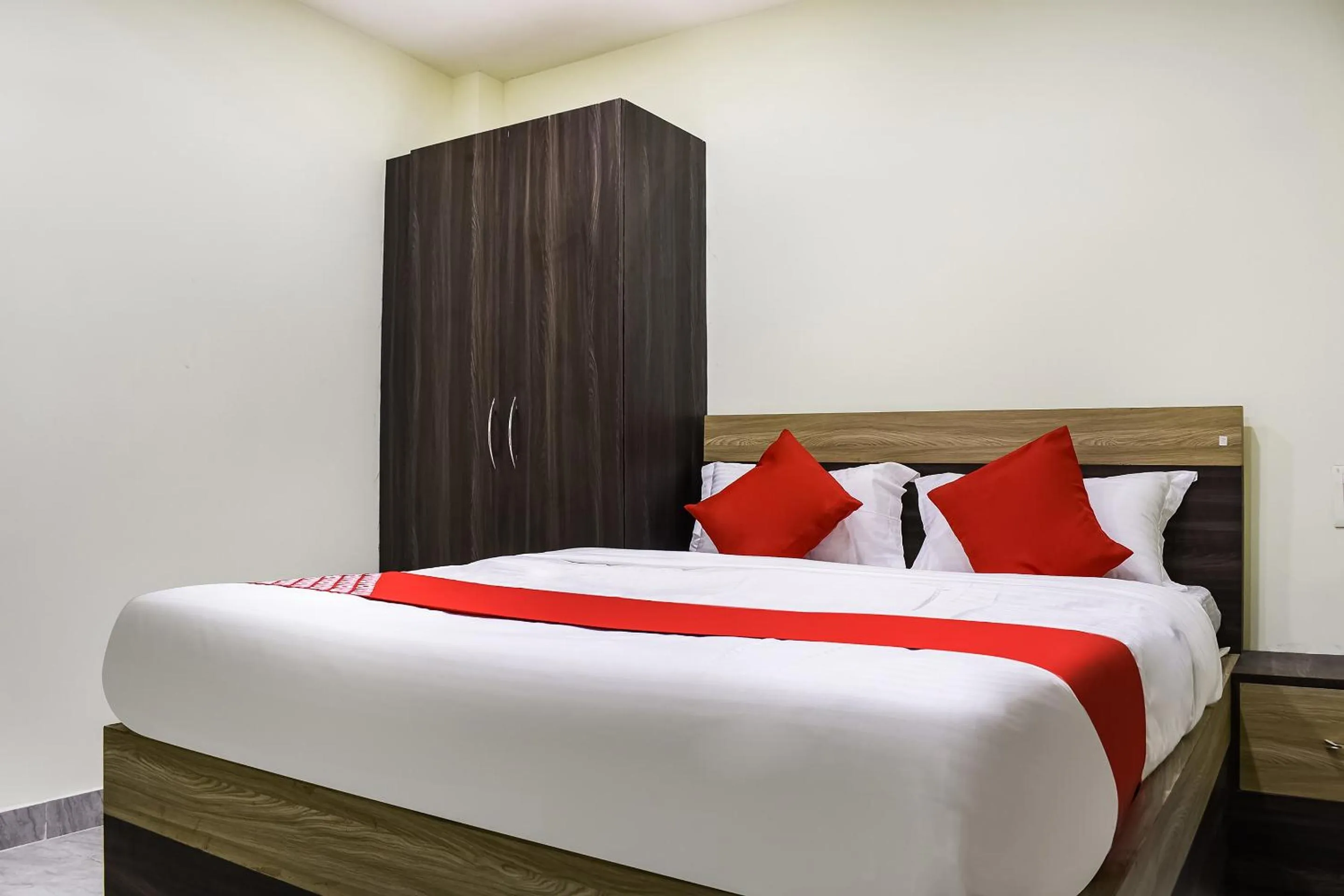 Bedroom, Bed in Hotel O S&h Residency Bahadalpur Railway Station