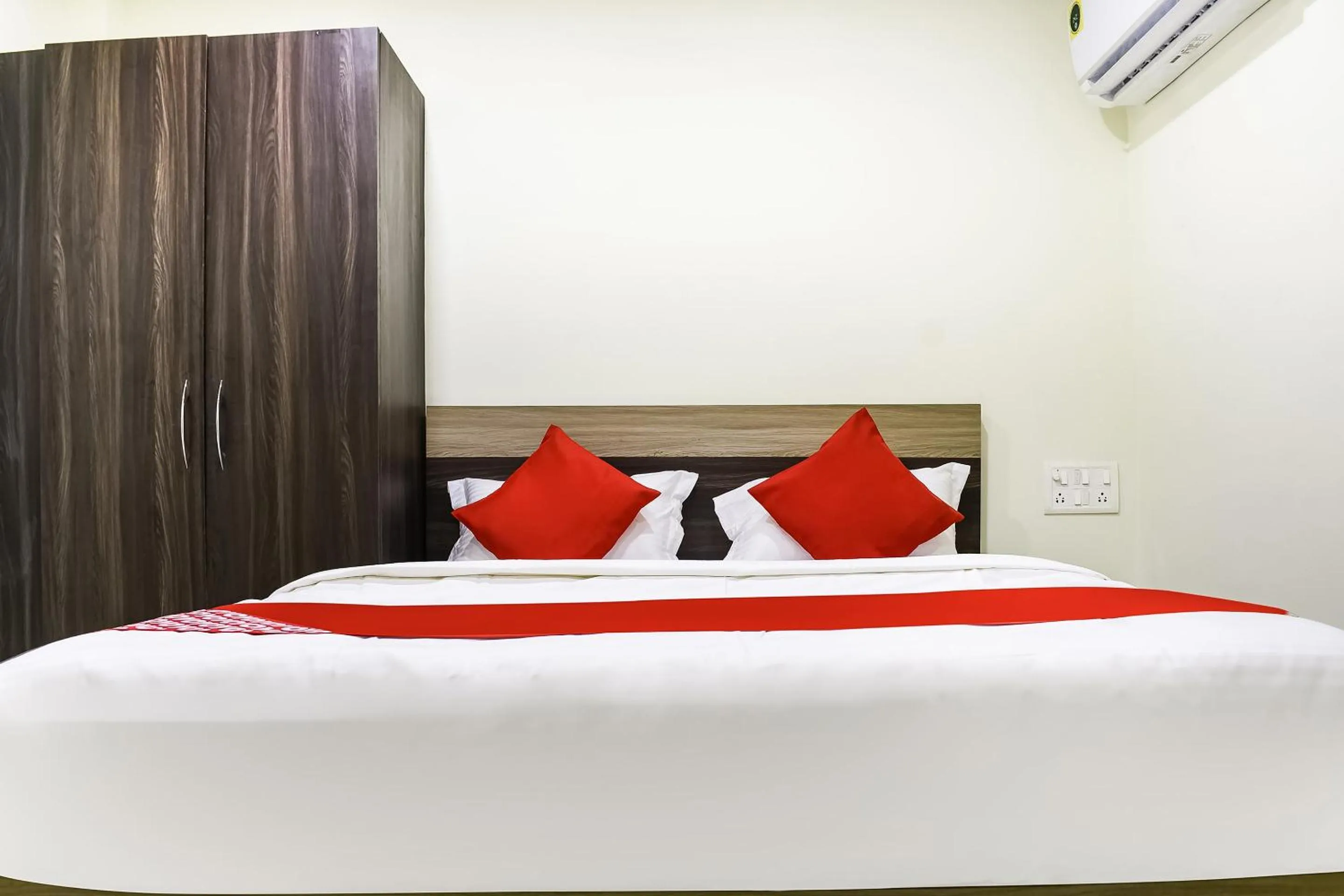 Bedroom, Bed in Hotel O S&h Residency Bahadalpur Railway Station