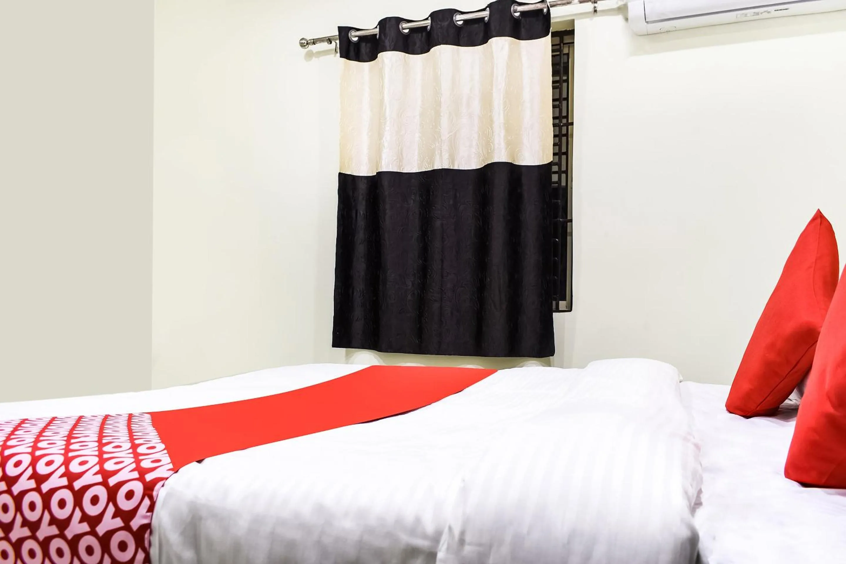 Bedroom, Bed in Hotel O S&h Residency Bahadalpur Railway Station