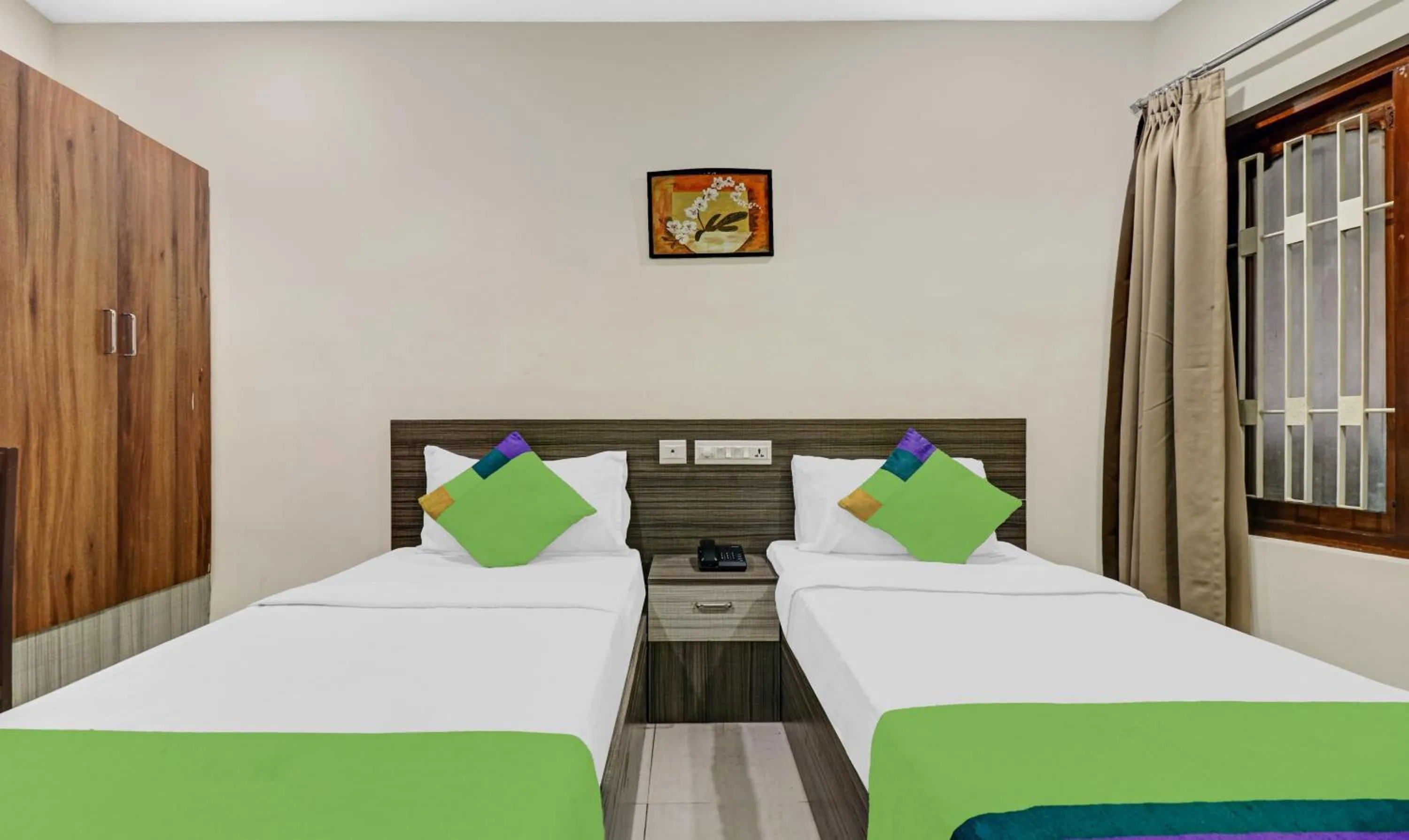 Bedroom, Bed in Treebo Darwesh Residency - 500m from Railway Station