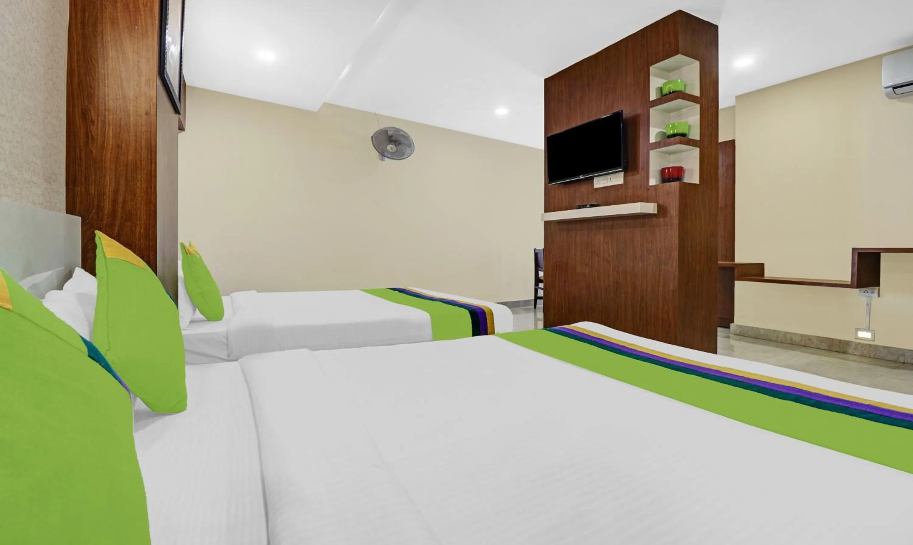 Bedroom, Bed in Treebo Darwesh Residency - 500m from Railway Station