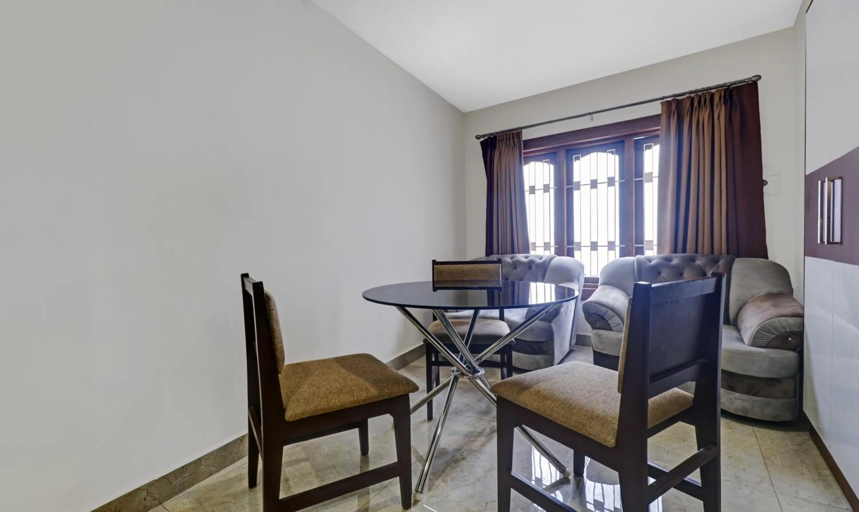 Seating area in Treebo Darwesh Residency - 500m from Railway Station