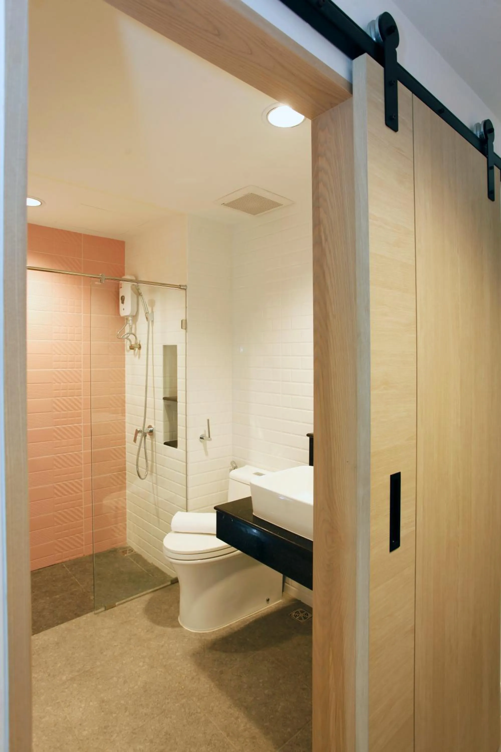 Bathroom in Port Canary Airport Hotel