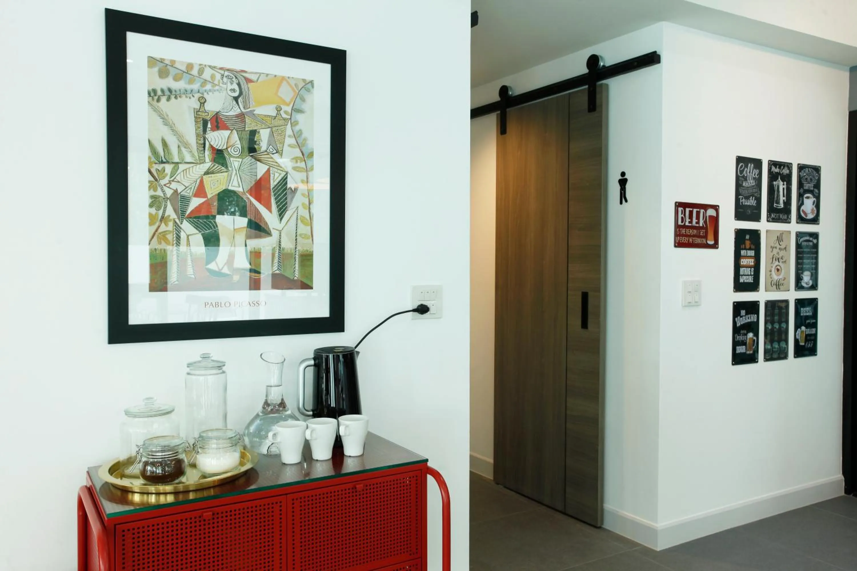 Coffee/tea facilities in Port Canary Airport Hotel