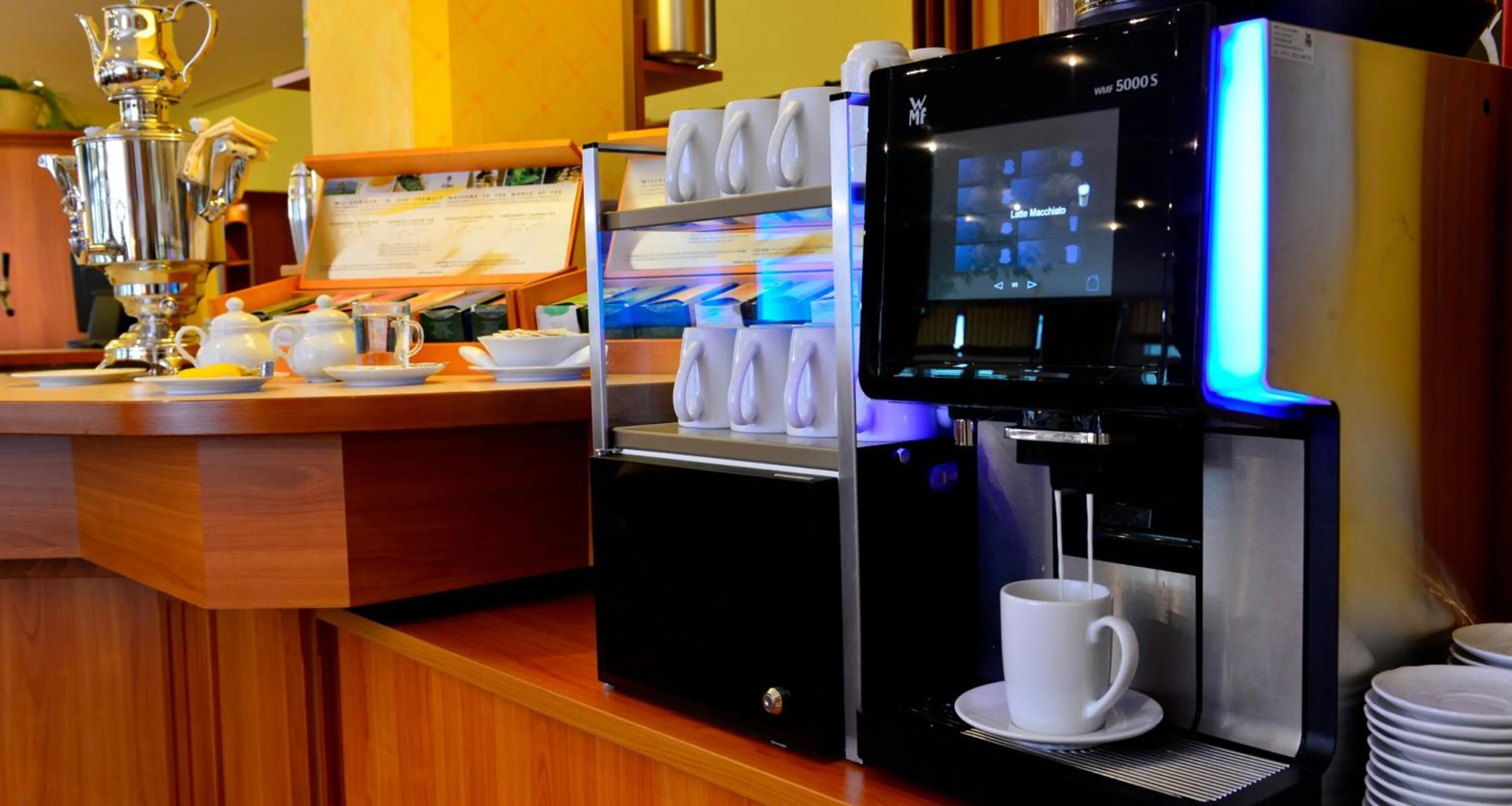 Breakfast in PLAZA INN Leonberg