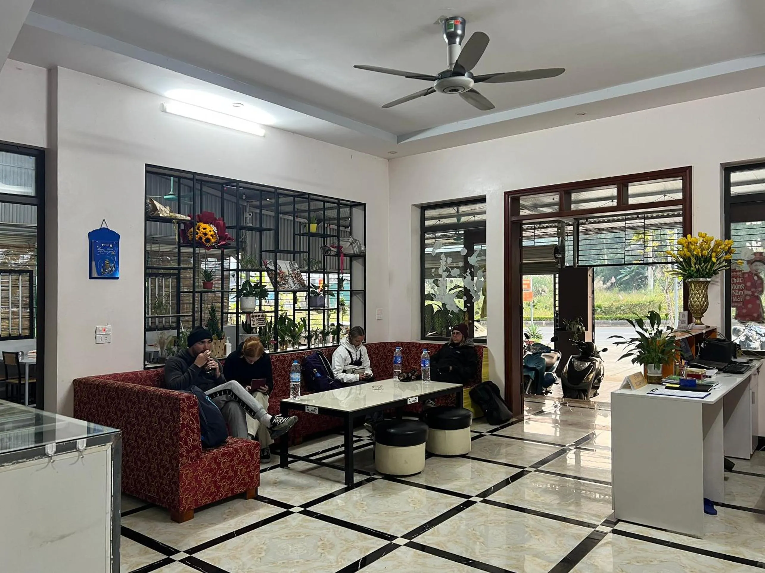 Living room in Ha Giang Ali Hostel