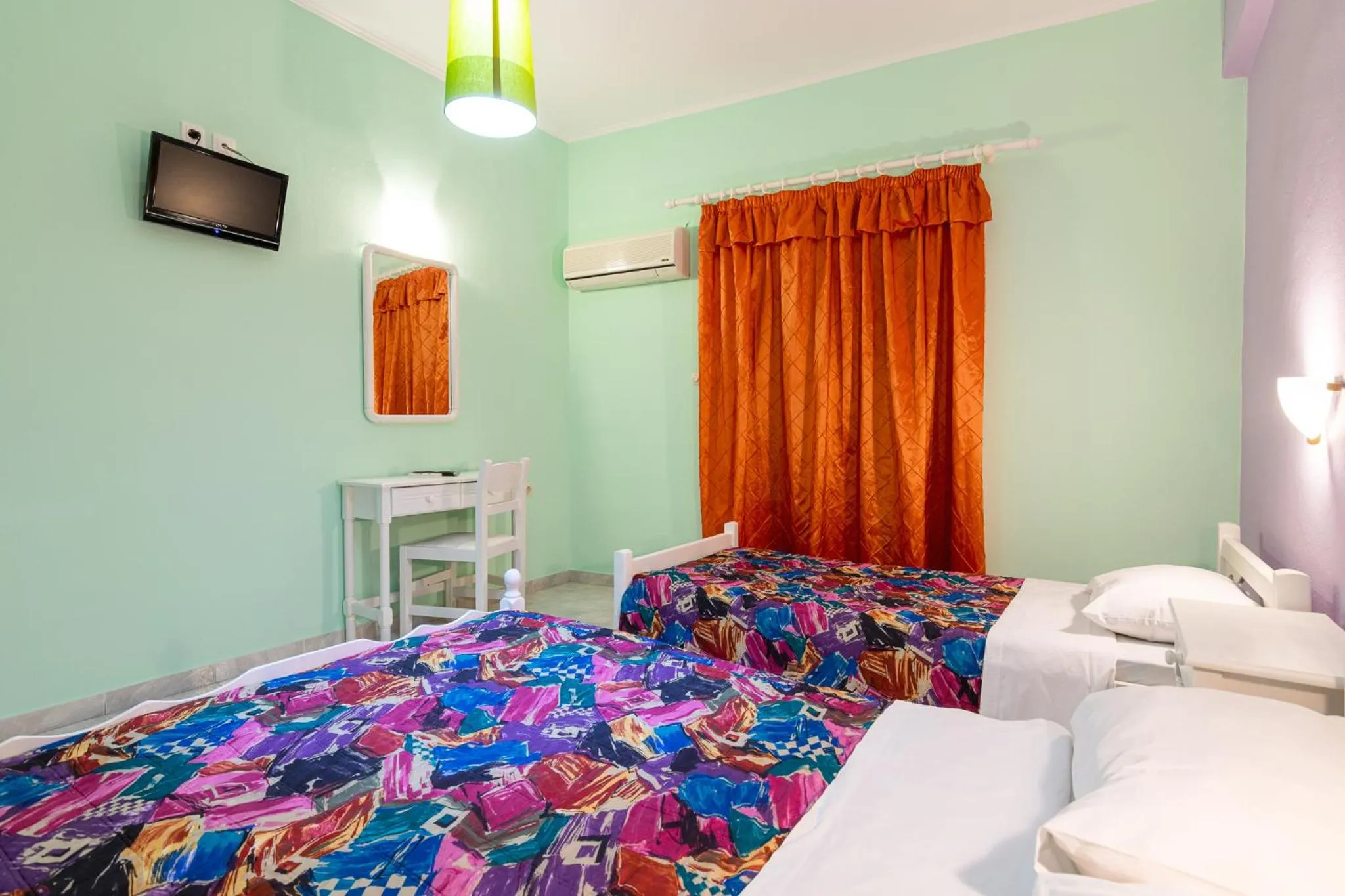 Bed in Ni-Mar Studios & Apartments