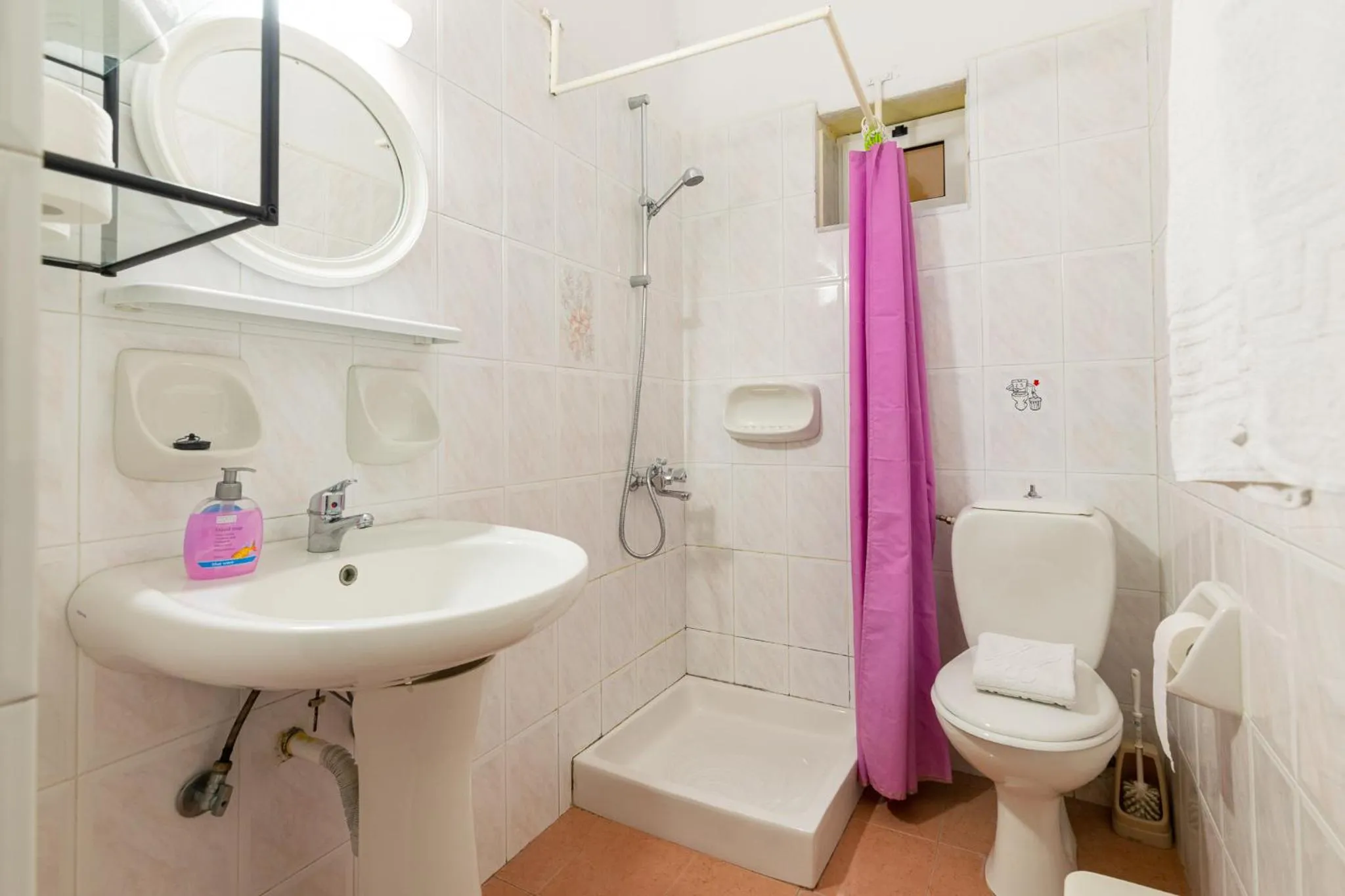 Bathroom in Ni-Mar Studios & Apartments