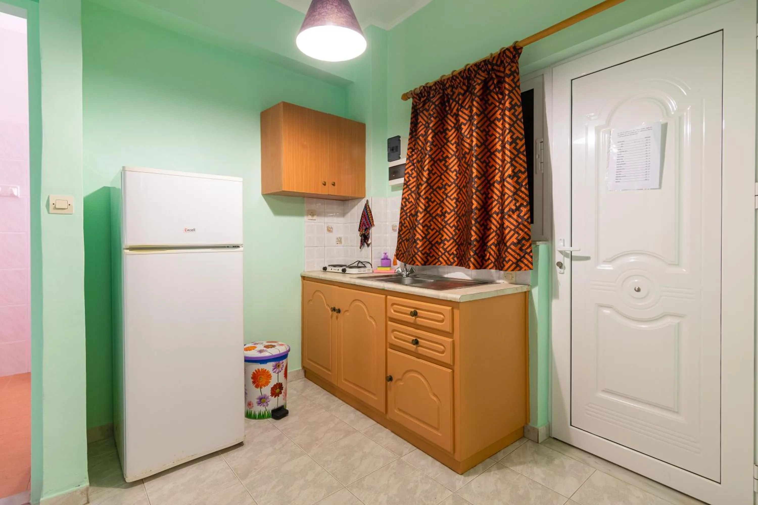 Kitchen or kitchenette in Ni-Mar Studios & Apartments