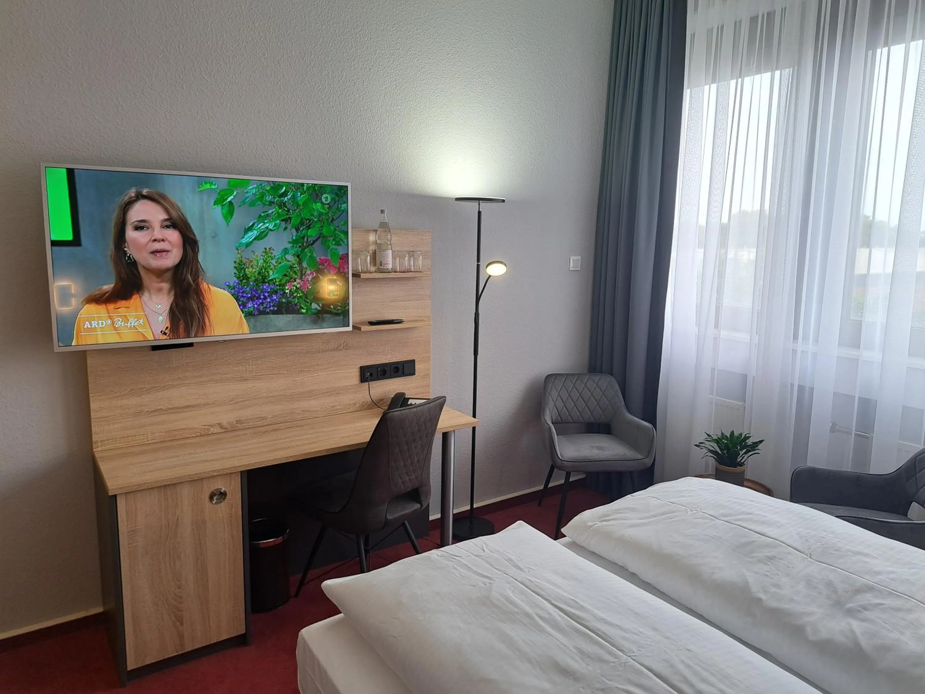 Photo of the whole room, Bed in Best Western Comfort Business Hotel Düsseldorf-Neuss