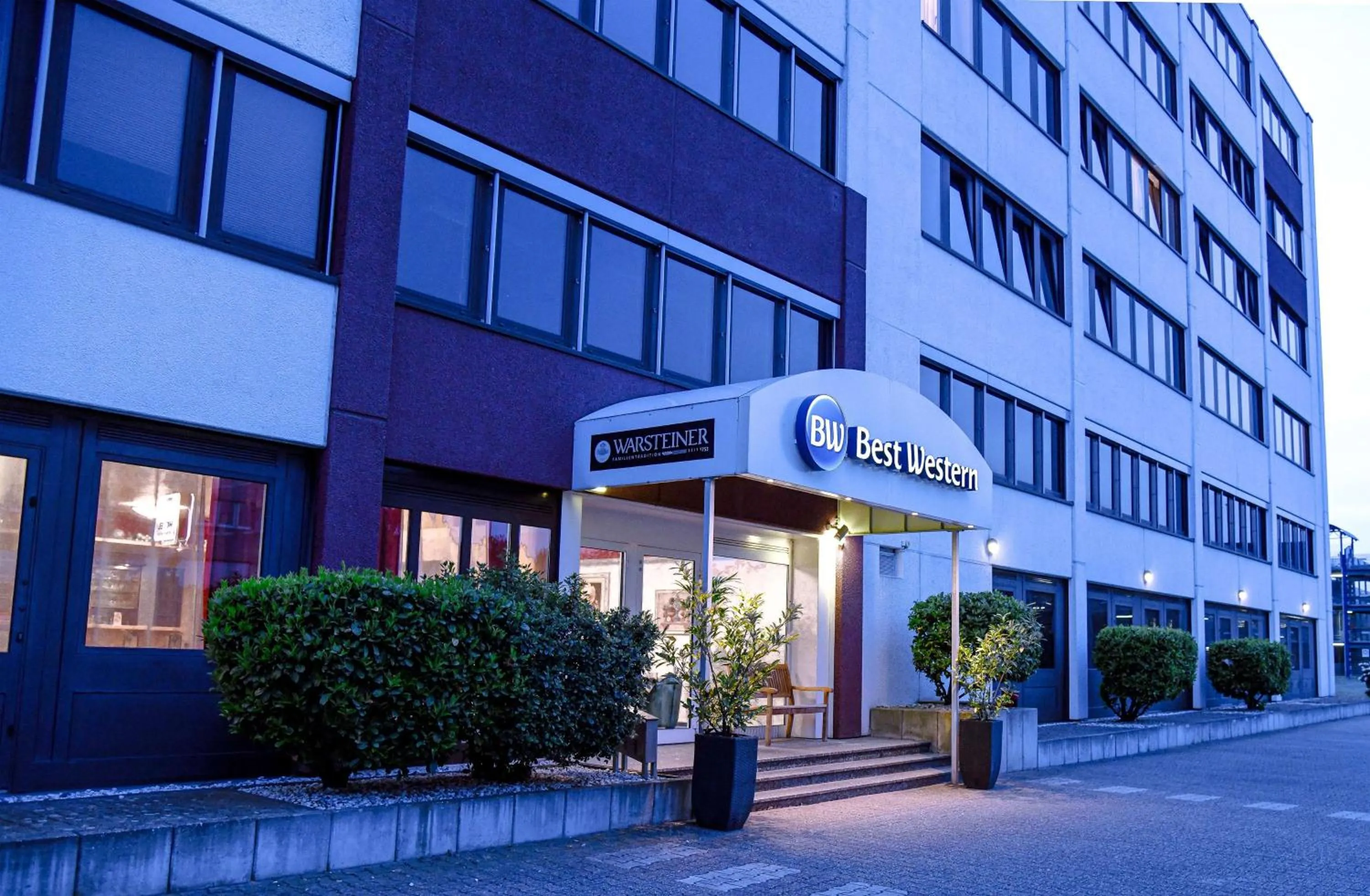 Property building in Best Western Comfort Business Hotel Düsseldorf-Neuss