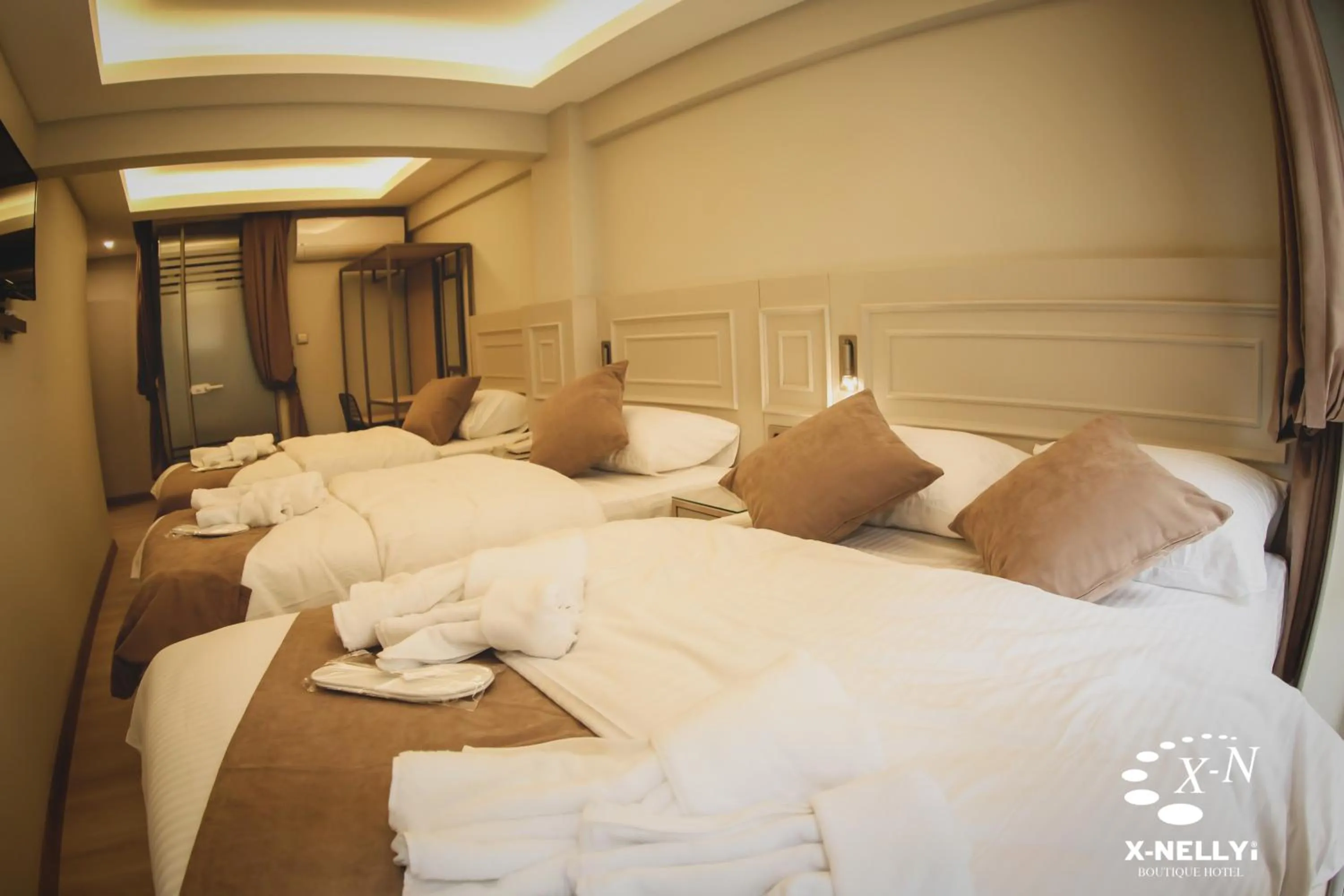 Bed in X-NELLYİ HOTEL
