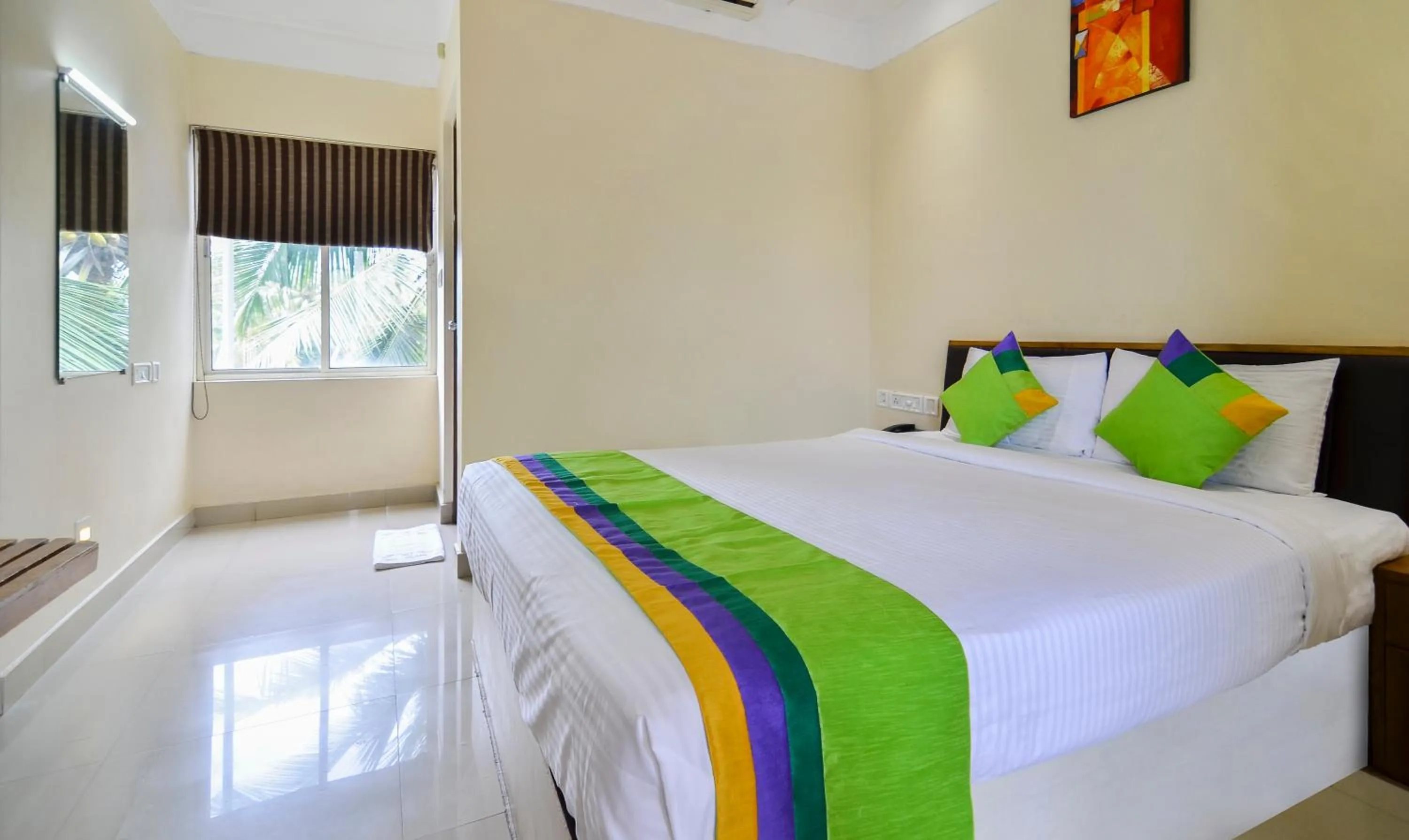 Bedroom, Bed in Itsy Hotels Platinum Inn