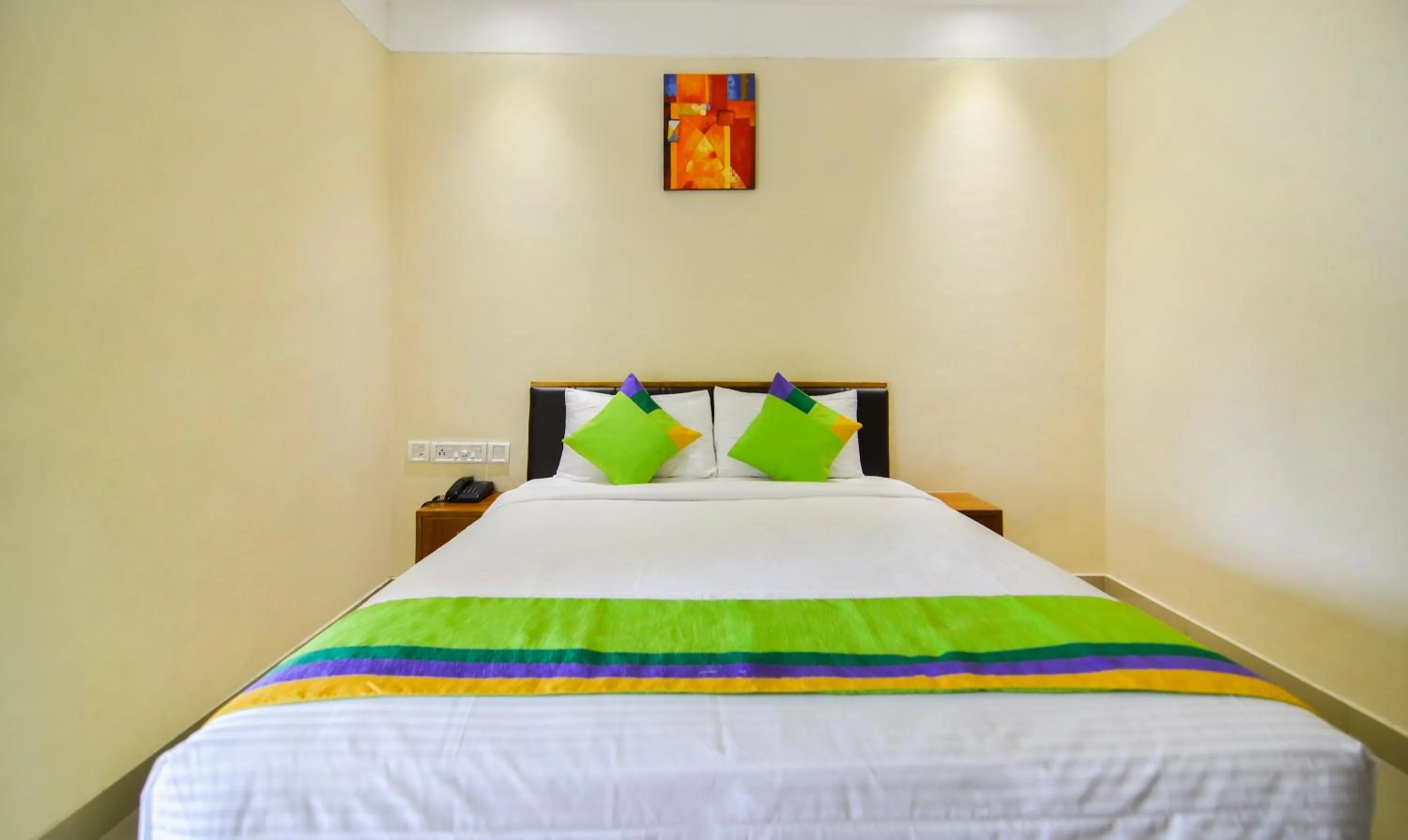 Bedroom, Bed in Itsy Hotels Platinum Inn