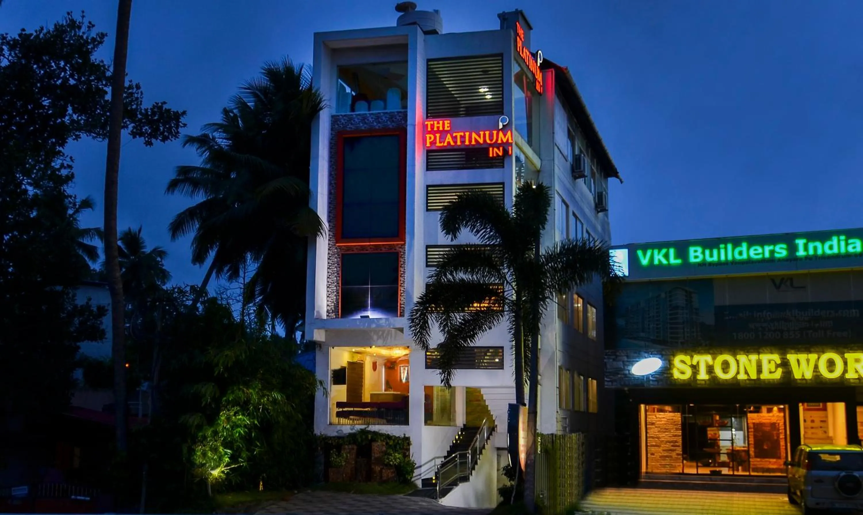 Property building in Itsy Hotels Platinum Inn