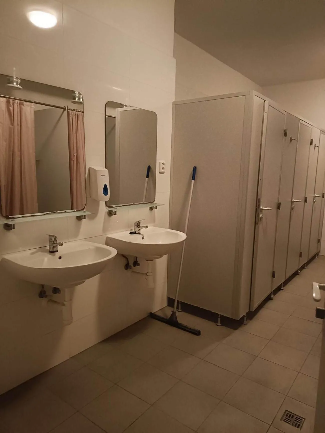 Bathroom in Ubytovňa Nobelova
