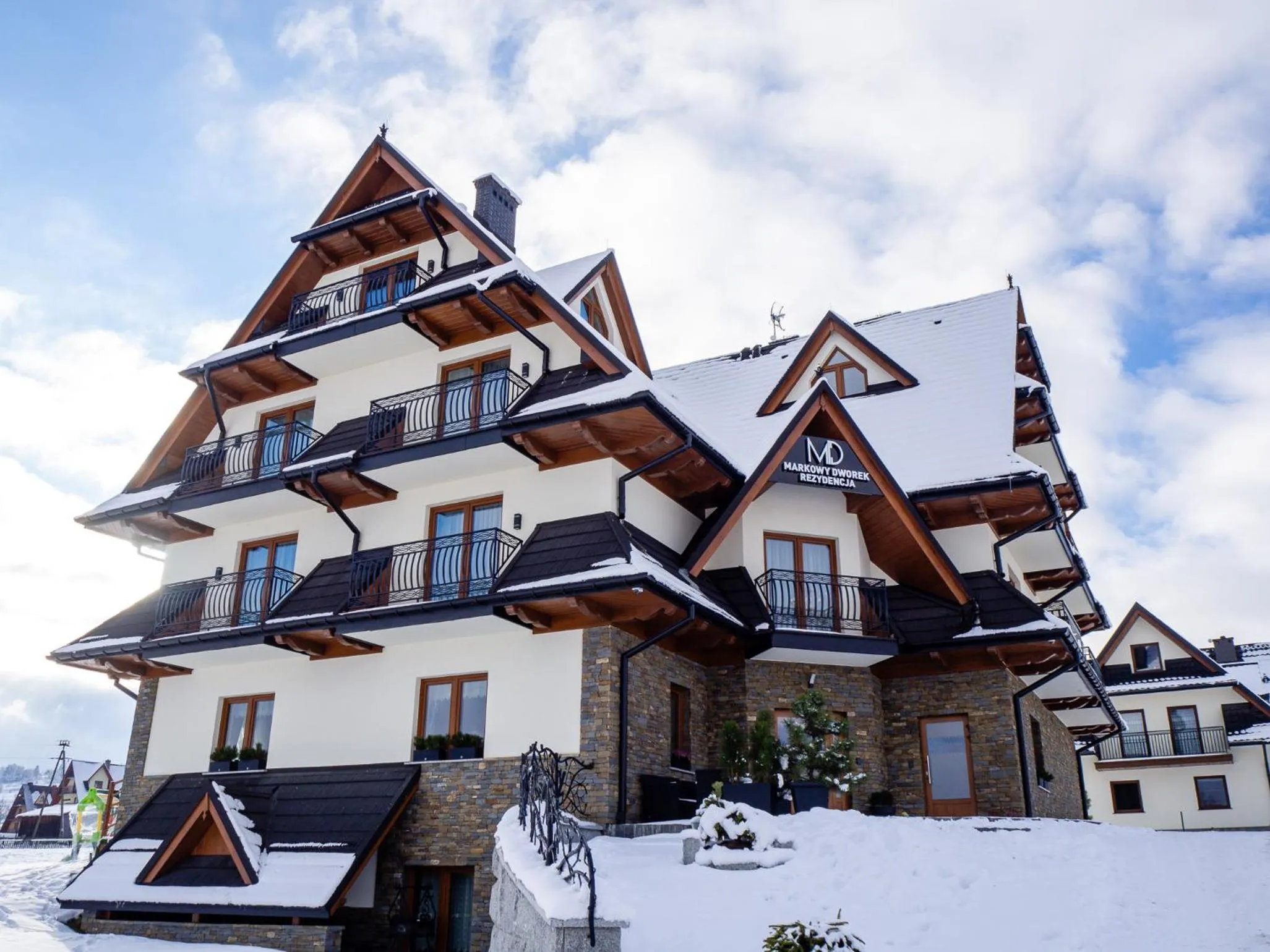 Property building in Rezydencja Markowy Dworek