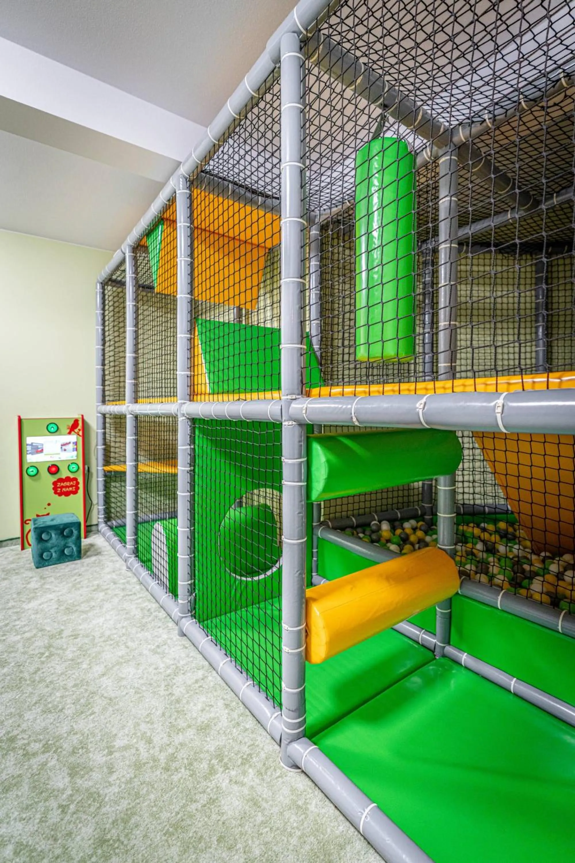 Evening entertainment in Rezydencja Markowy Dworek