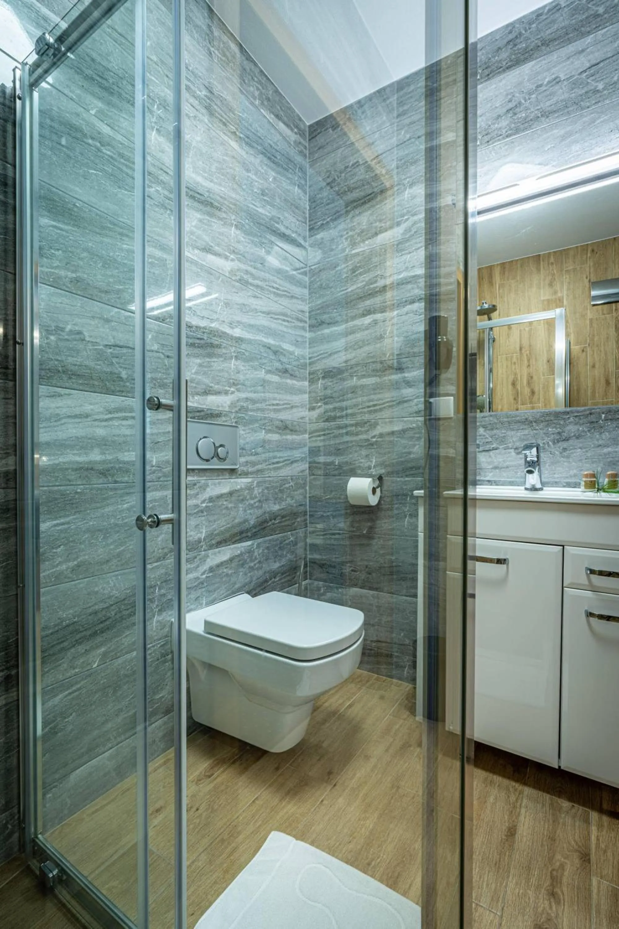 Shower in Rezydencja Markowy Dworek