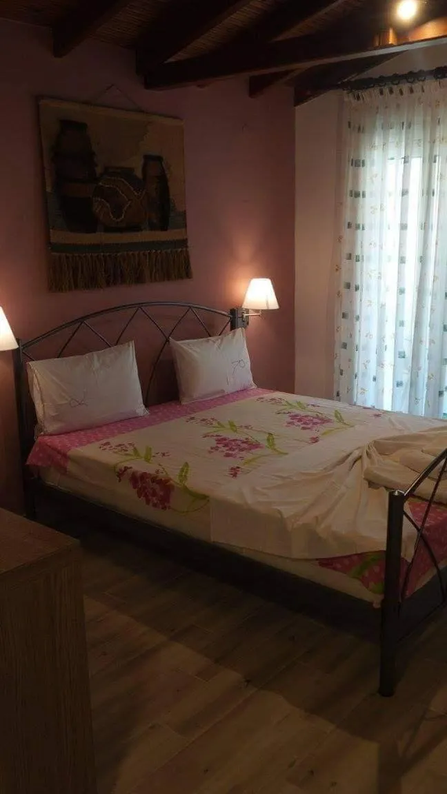 Studio with Balcony in House Roula