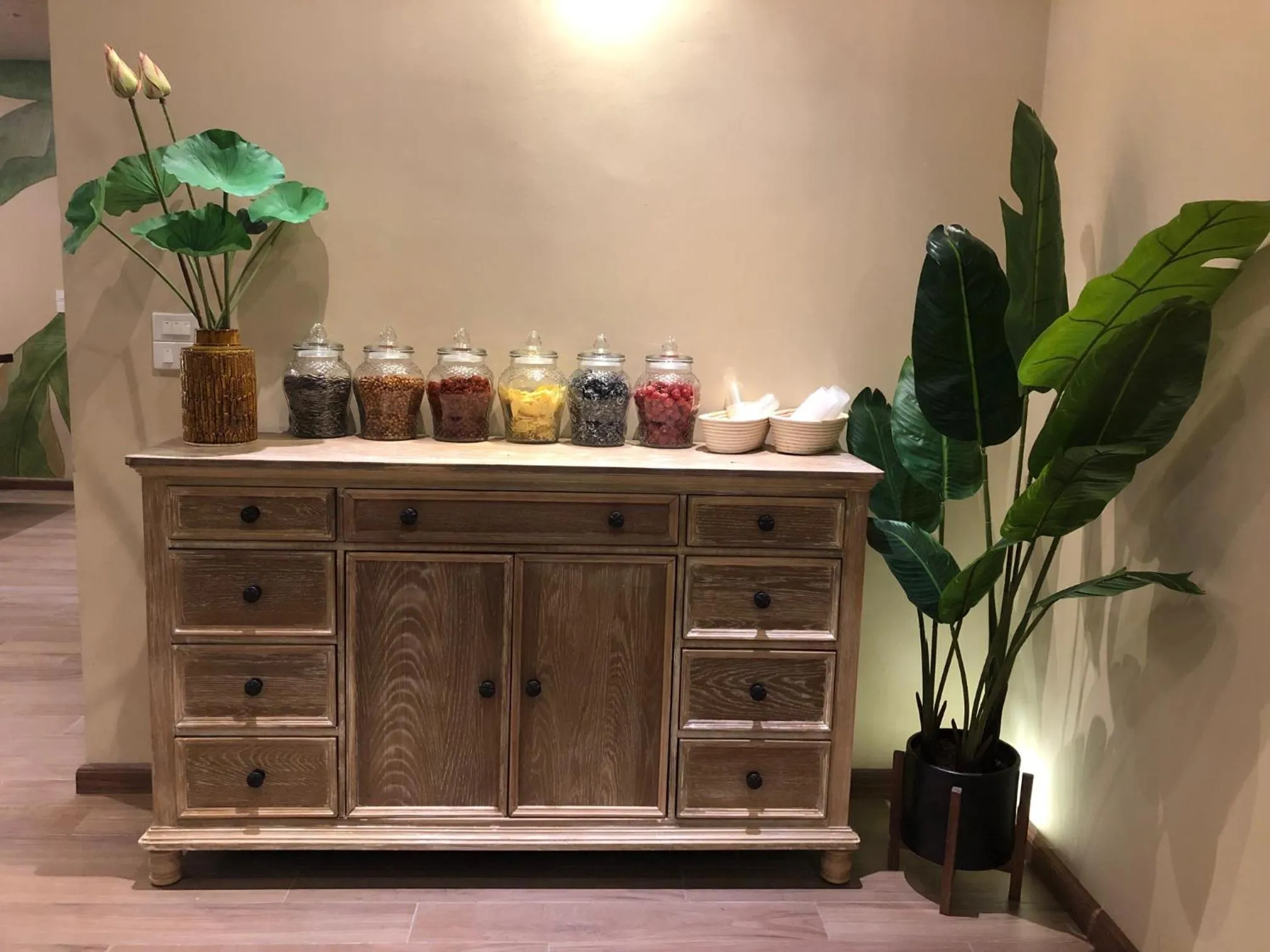 Food and drinks in Le Grand Hanoi Hotel - The Oriental