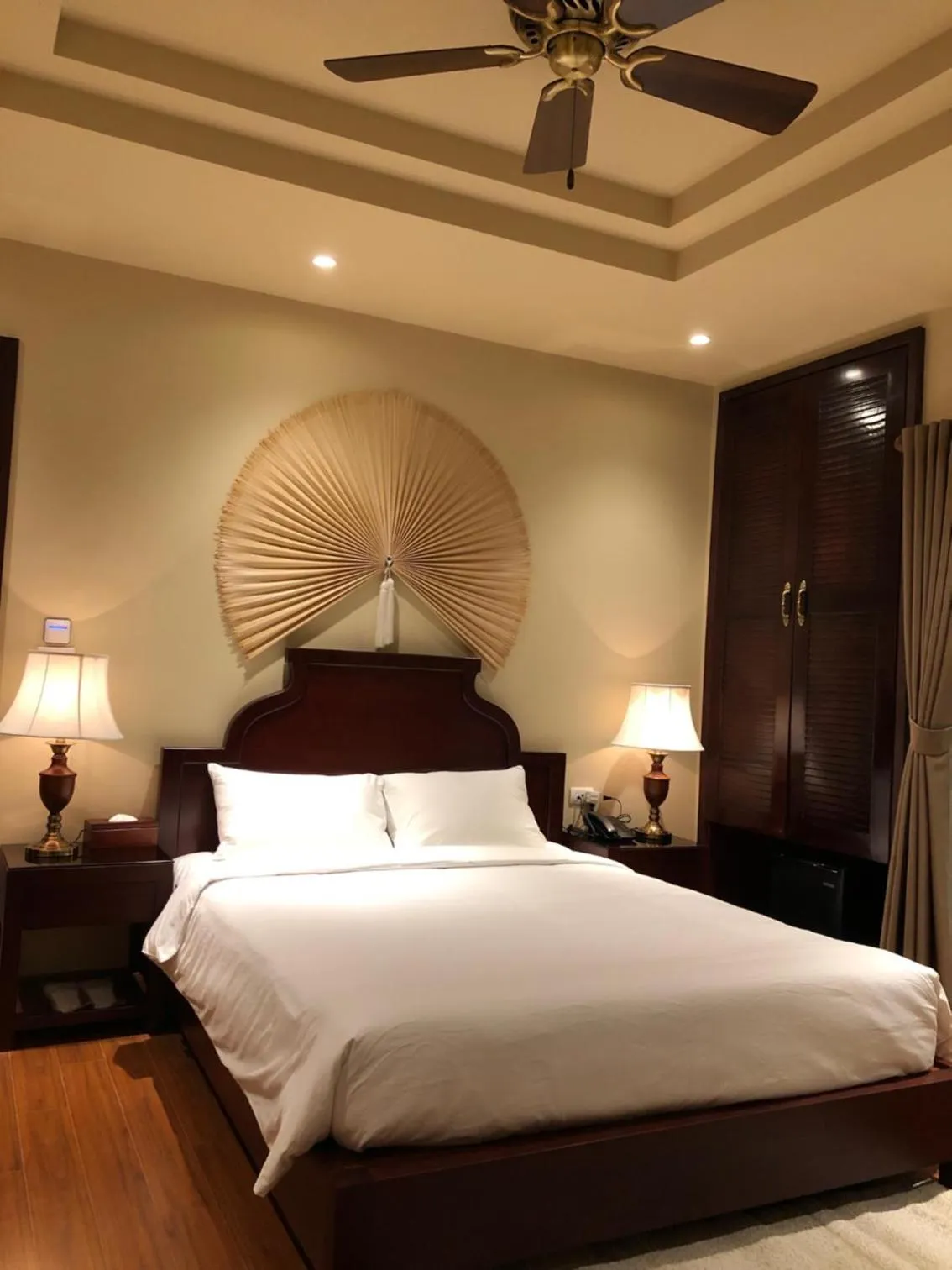 Bed in Le Grand Hanoi Hotel - The Oriental