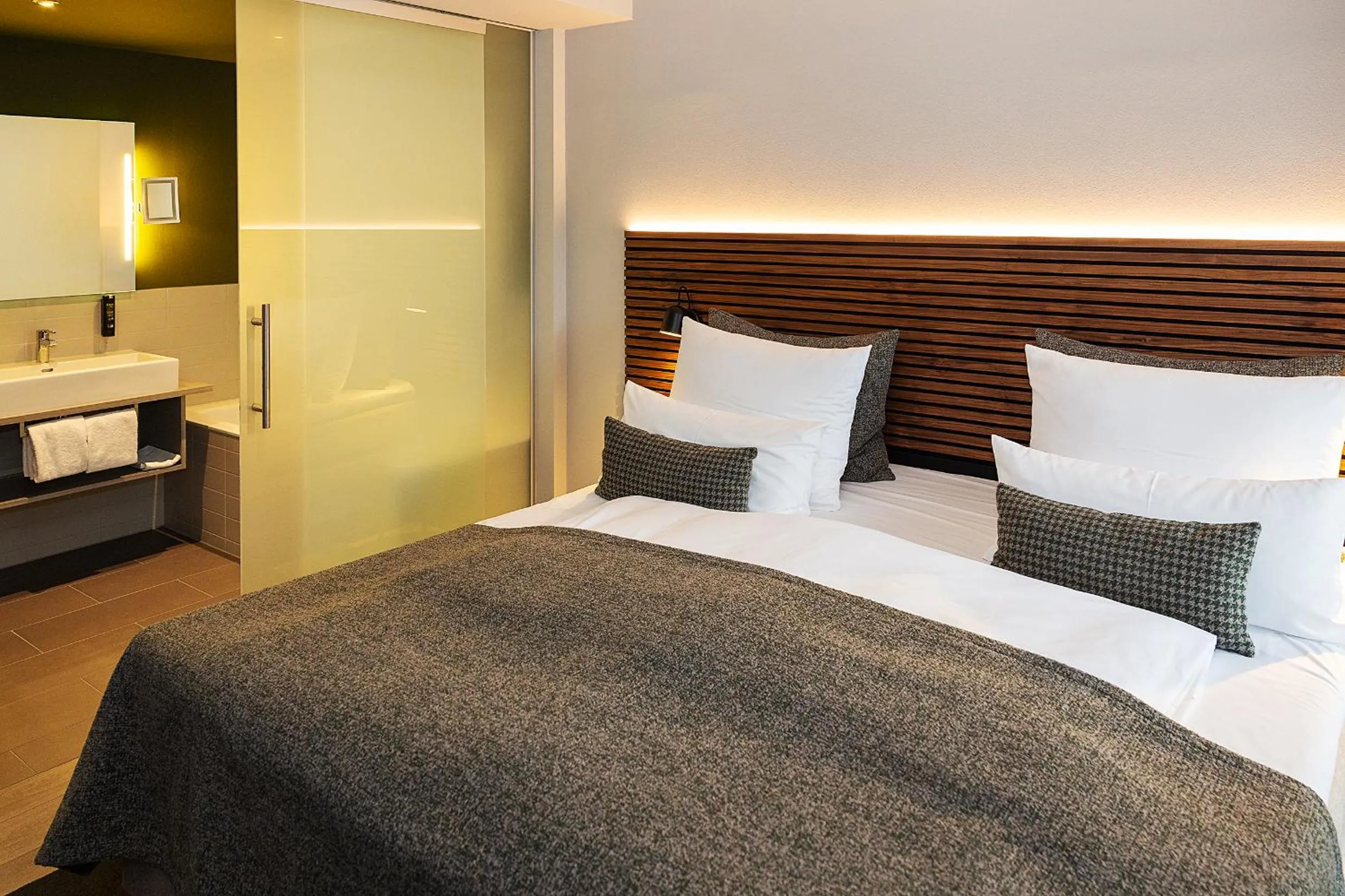 Balcony/Terrace, Bed in Schlosshotel Monrepos