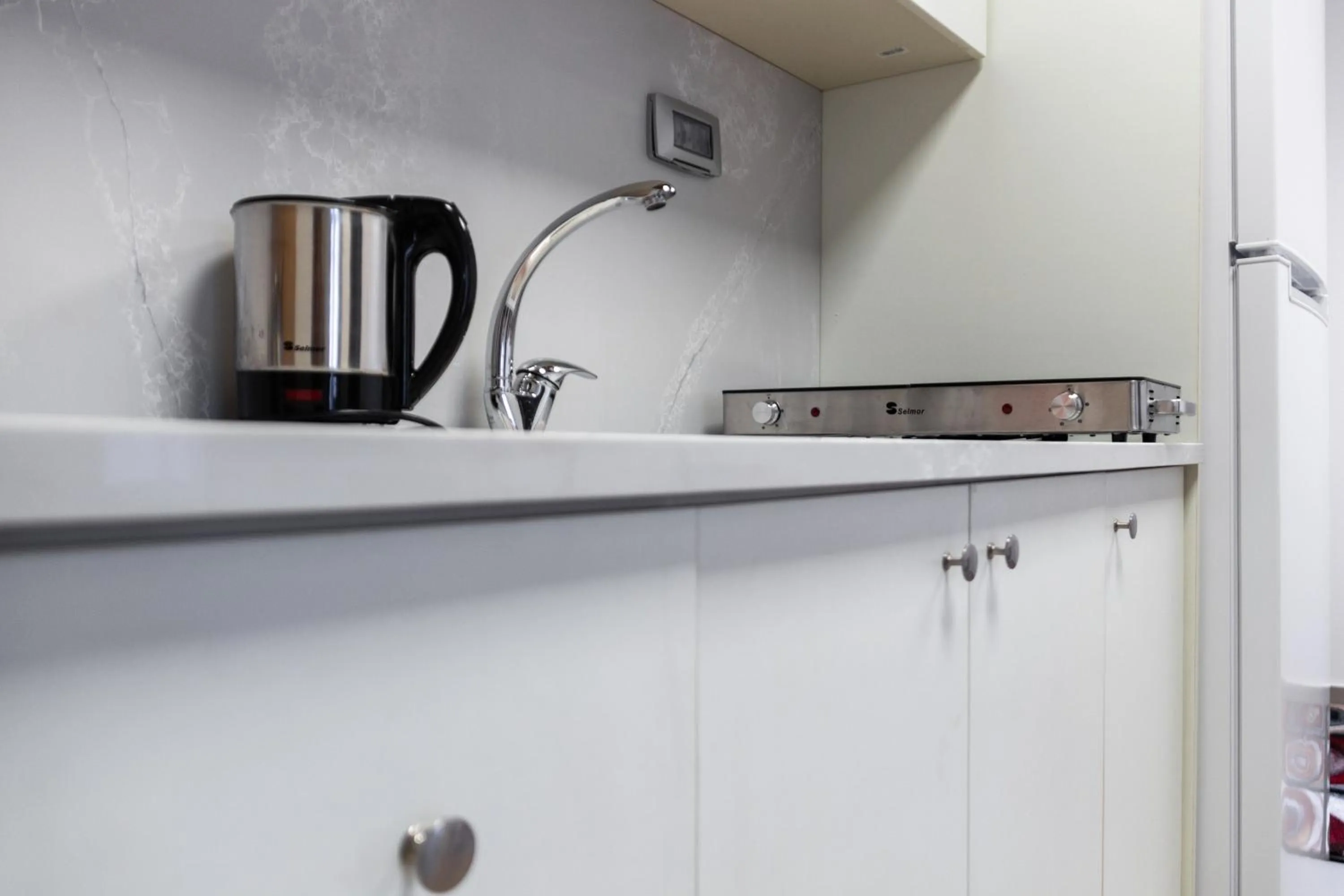 Coffee/tea facilities in Amwaj Apartments