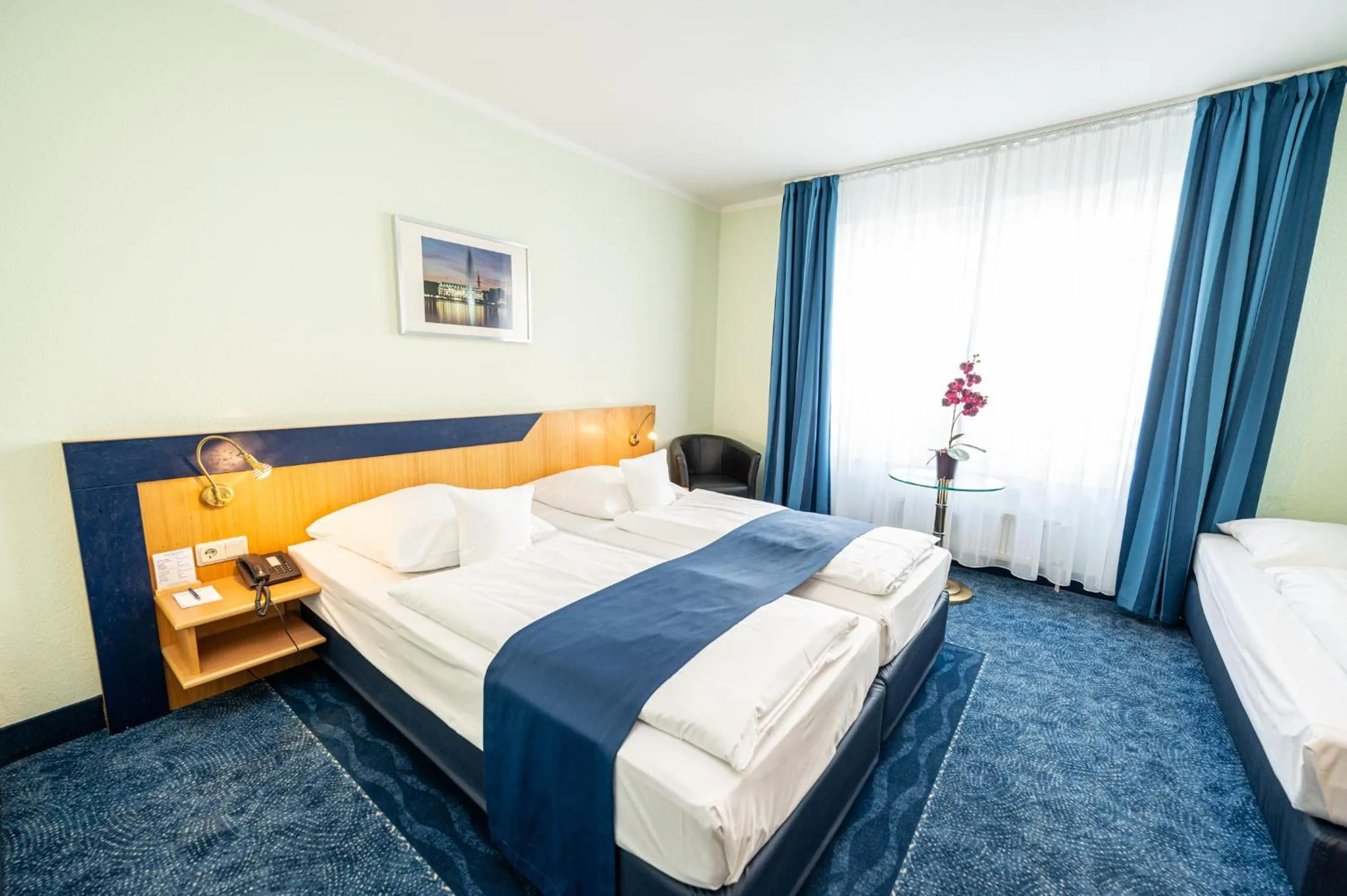 Photo of the whole room, Bed in Hotel Hanseport Hamburg
