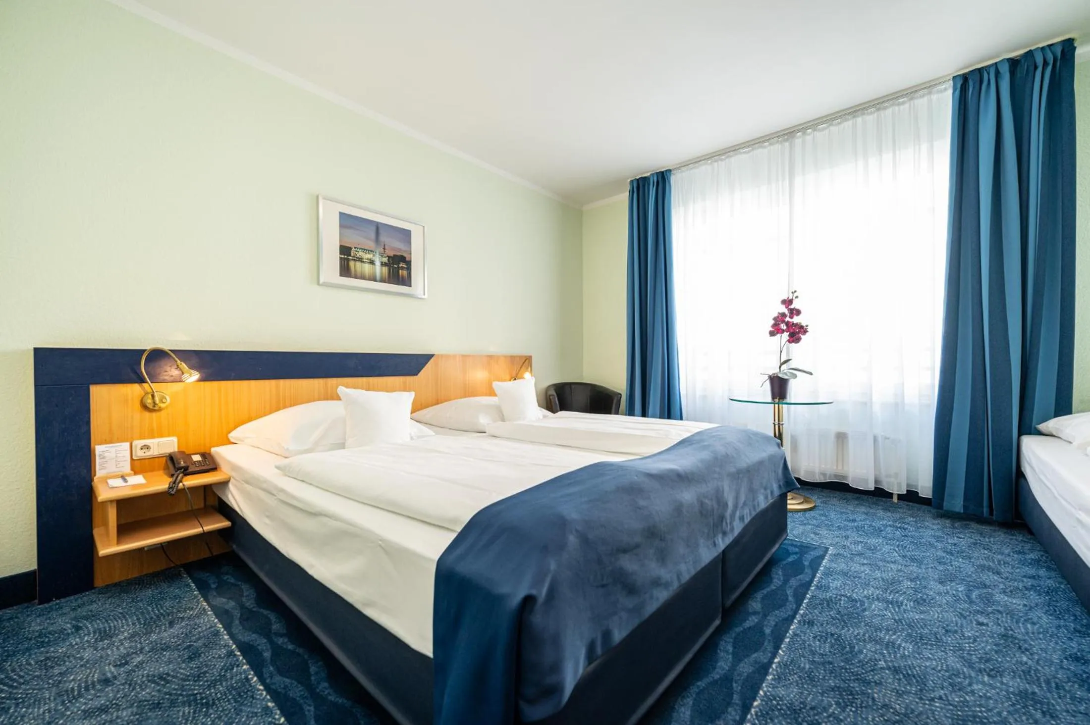 Bedroom, Bed in Hotel Hanseport Hamburg