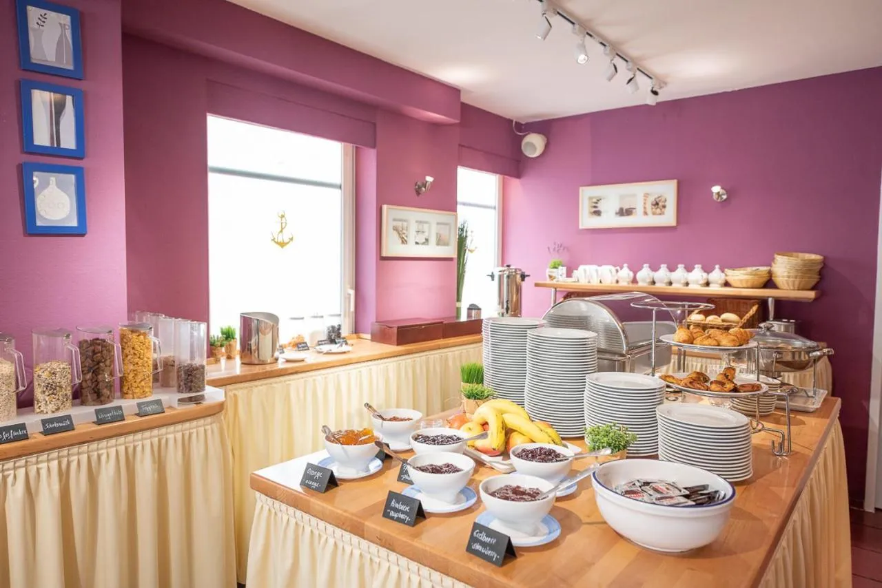 Buffet breakfast in Hotel Hanseport Hamburg