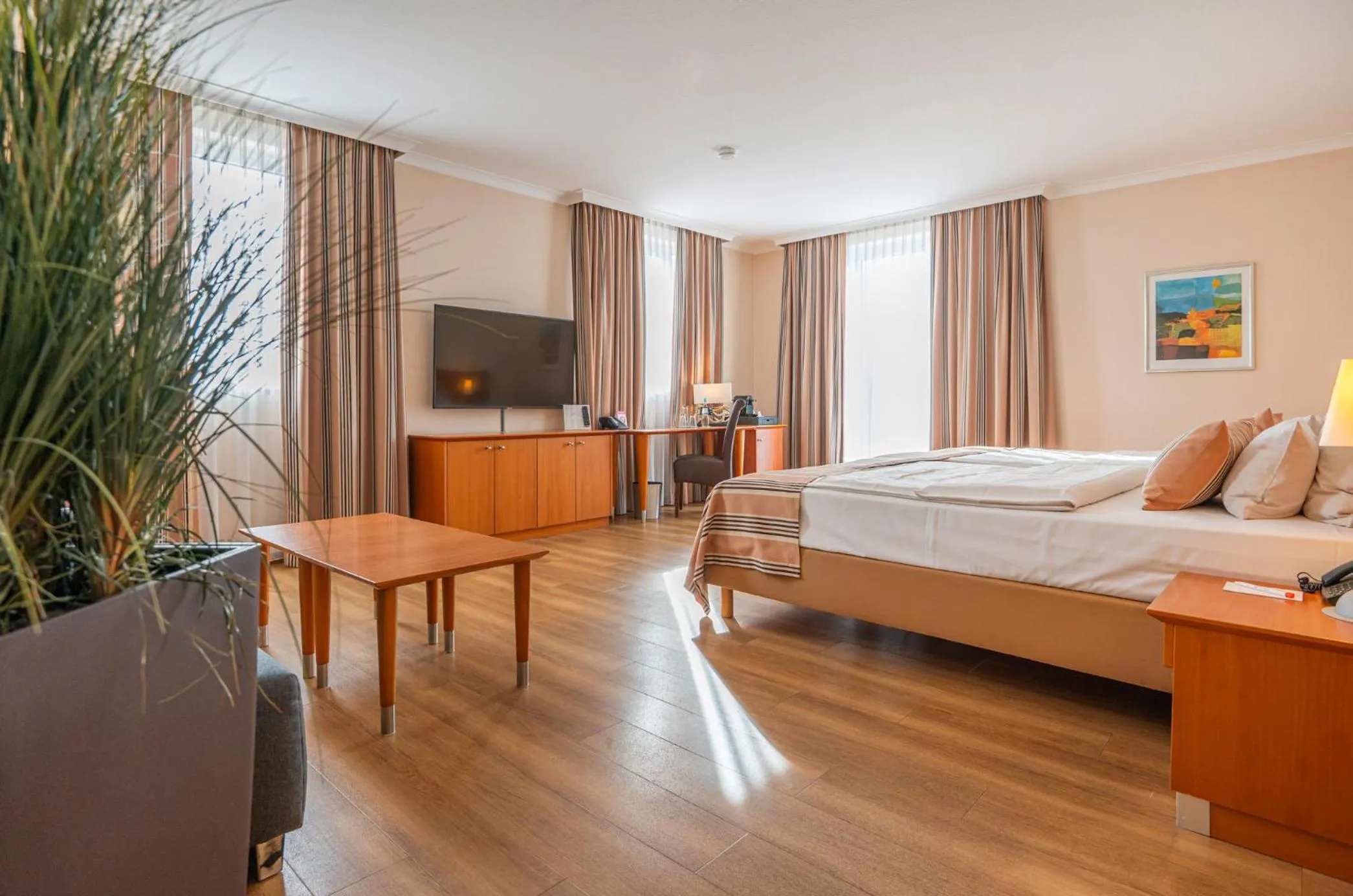 Photo of the whole room, Bed in PhiLeRo Hotel Köln