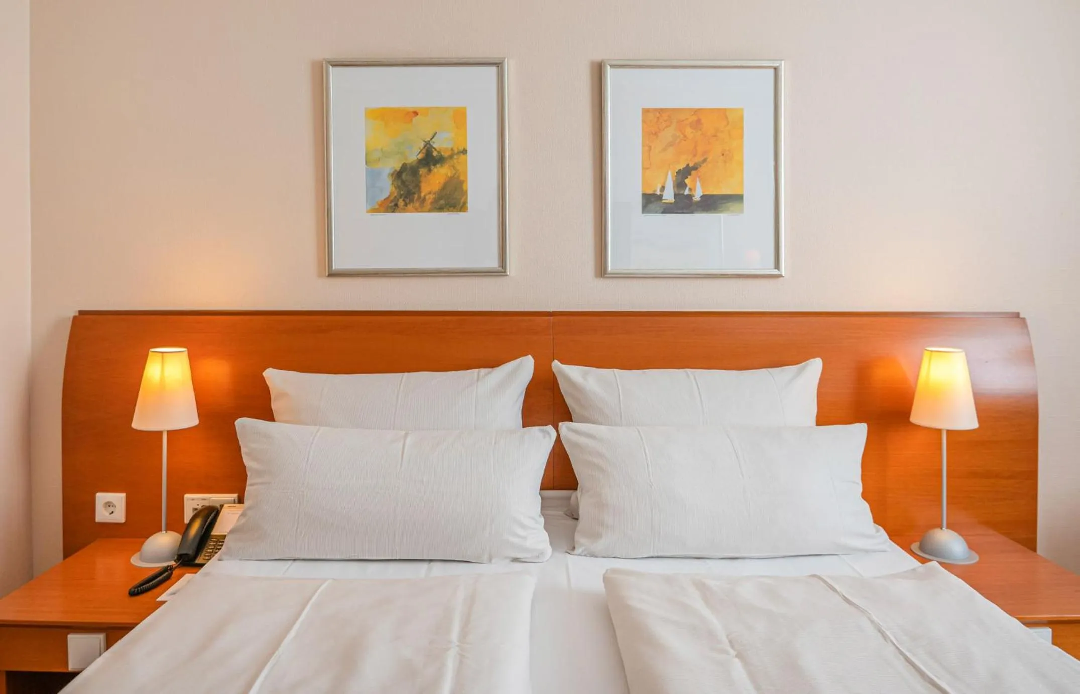 Photo of the whole room, Bed in PhiLeRo Hotel Köln