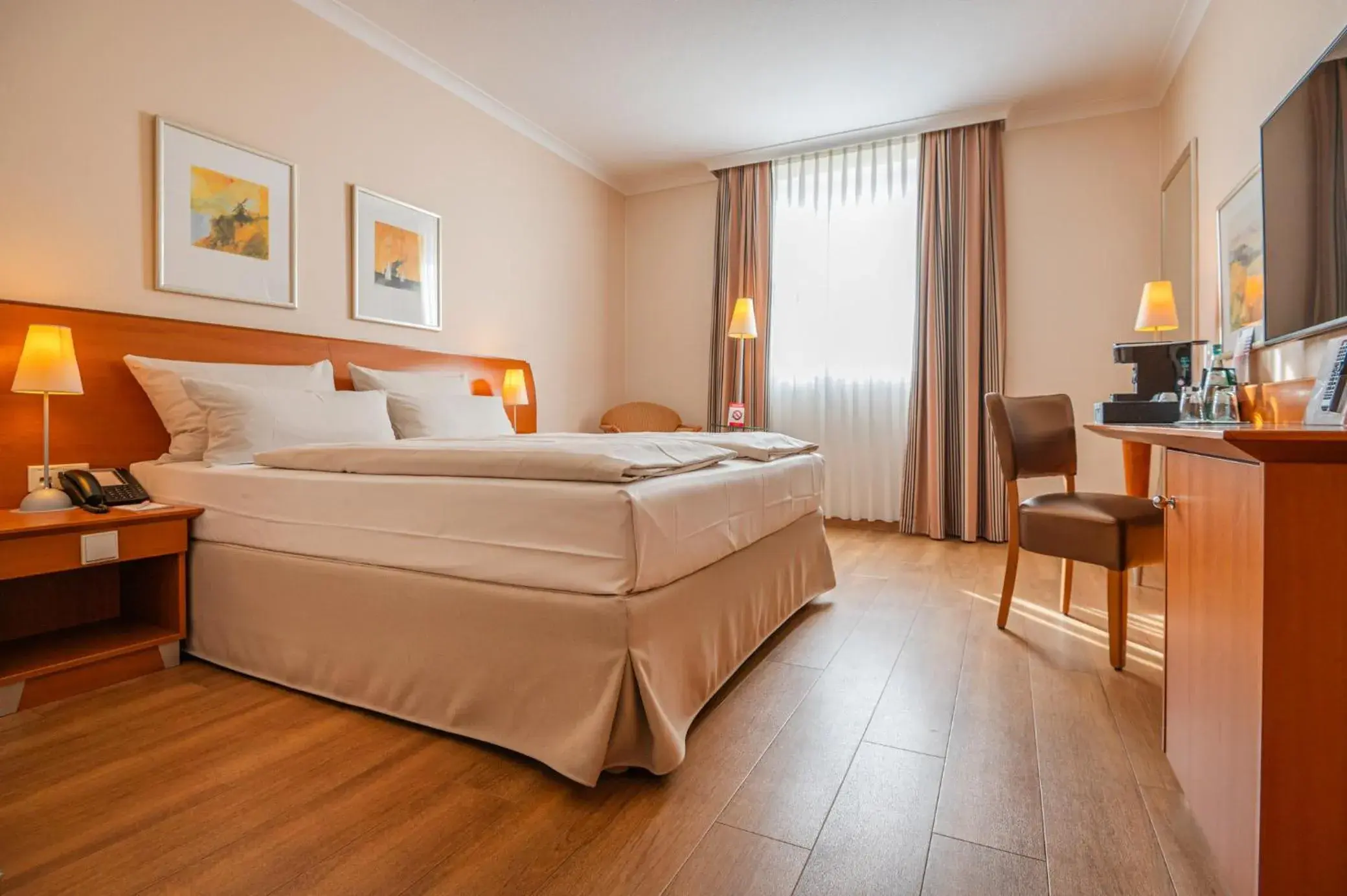 Business King Room with Garden View incl. Parking in PhiLeRo Hotel Köln Business King Room with Garden View incl. Parking in PhiLeRo Hotel Köln