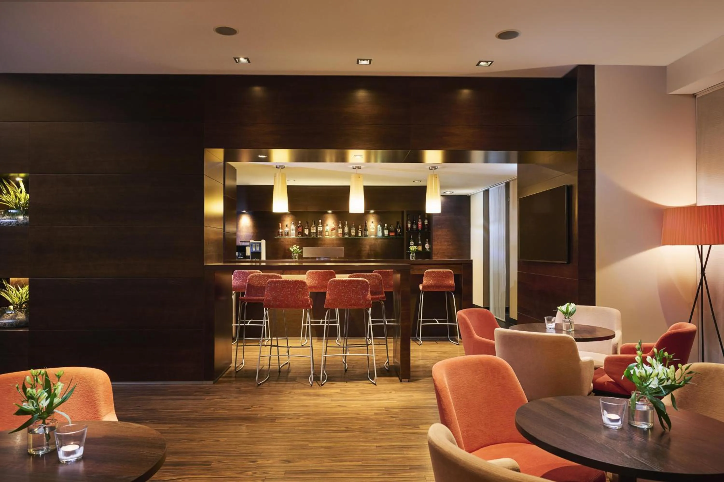 Lounge or bar in NH Düsseldorf Königsallee