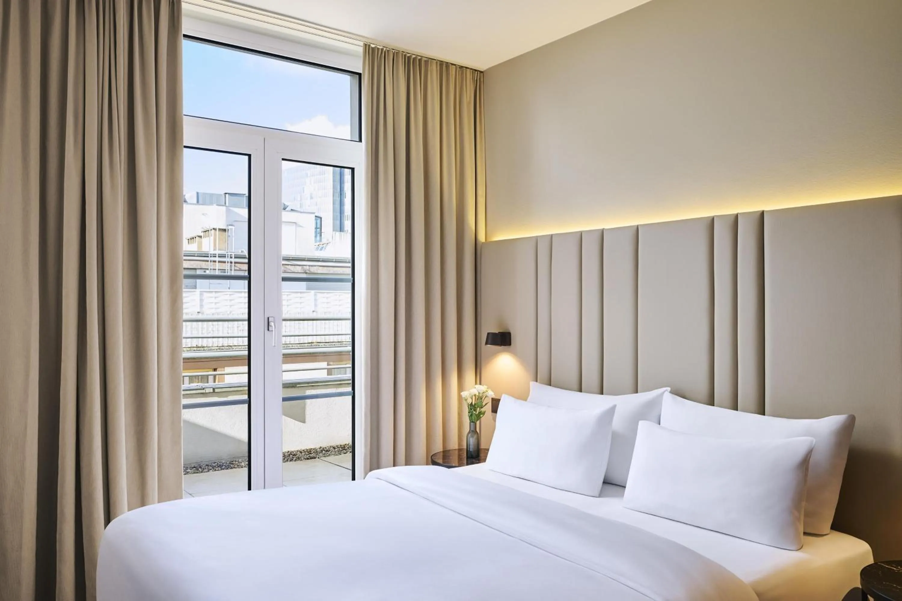 Bedroom, Bed in NH Düsseldorf Königsallee