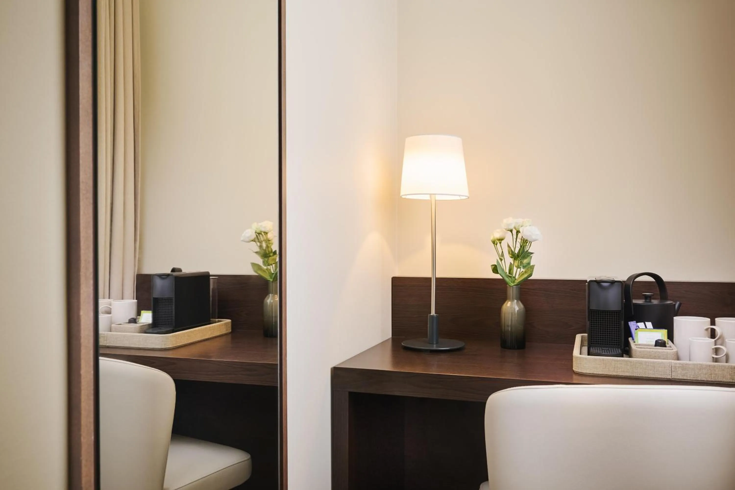 Restaurant/places to eat in NH Düsseldorf Königsallee