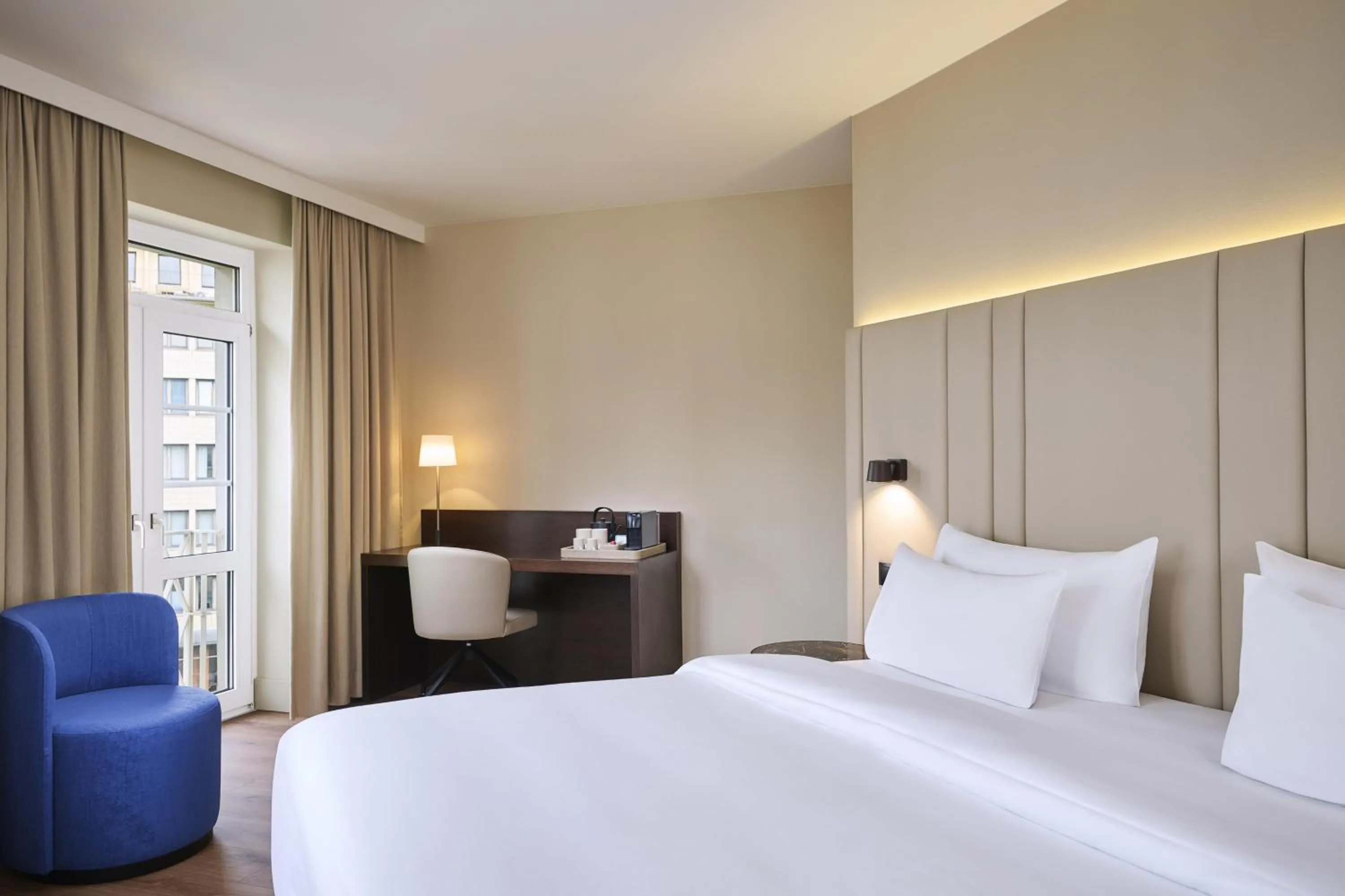 Bedroom, Bed in NH Düsseldorf Königsallee