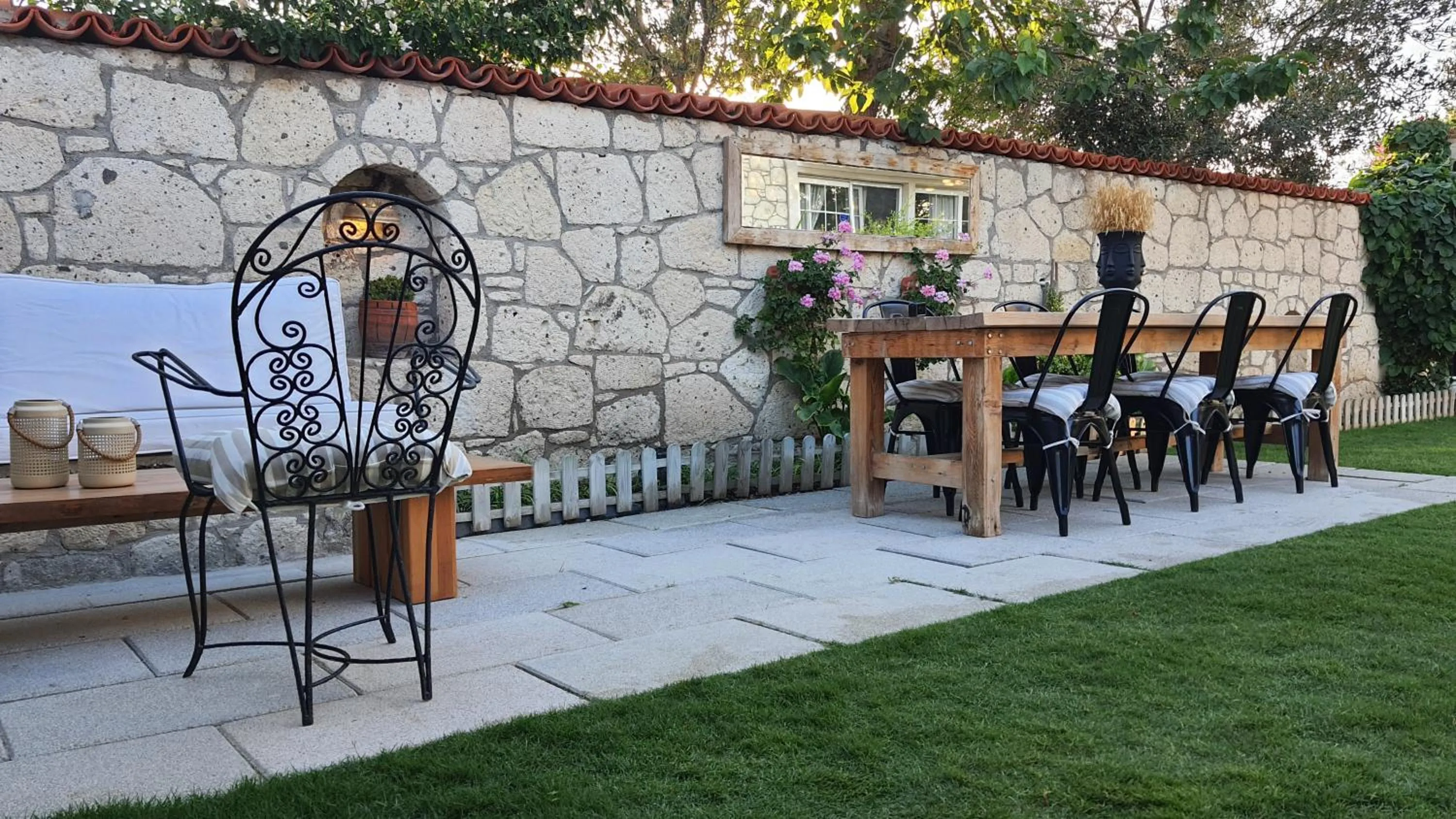 Garden in Adelfia Hotel