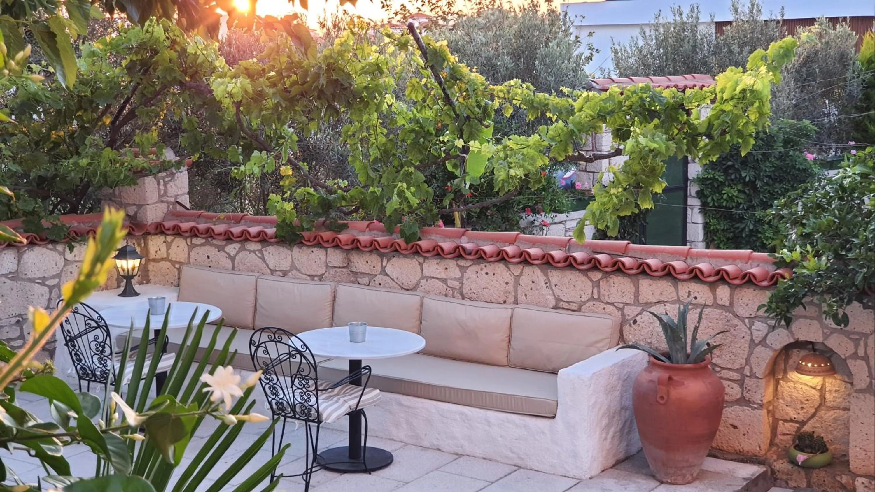 Garden in Adelfia Hotel