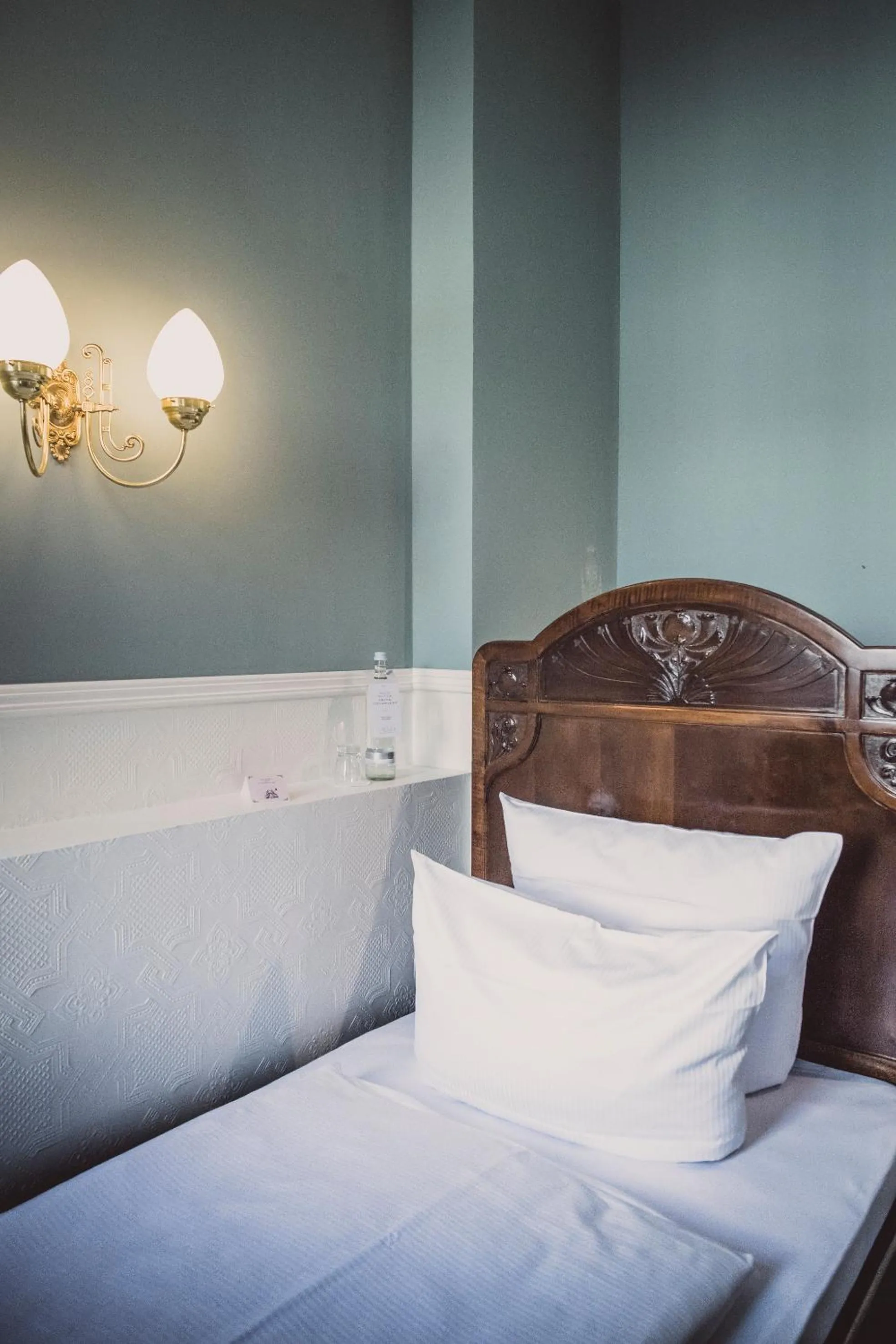 Bed in HENRI Hotel Berlin Kurfürstendamm