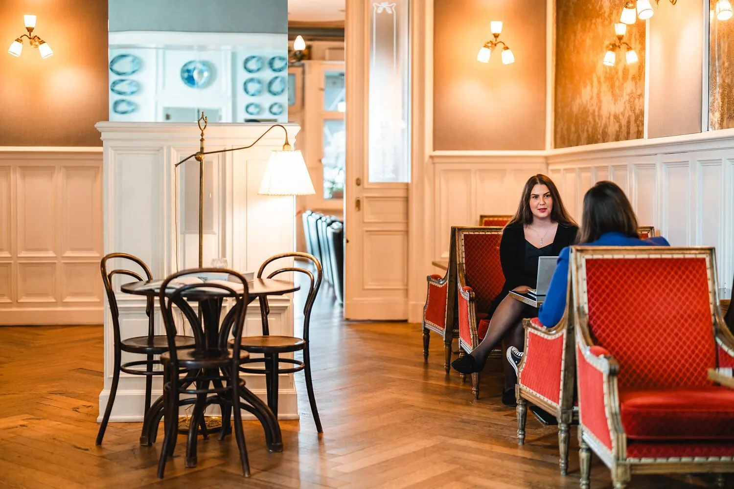 Lounge or bar in HENRI Hotel Berlin Kurfürstendamm